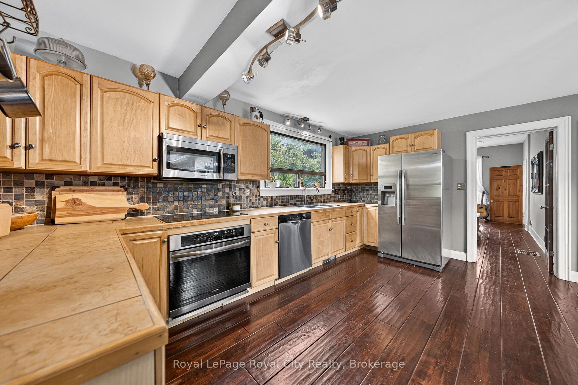 Photo 8 of 73 Queen Street, Puslinch, Morriston — HOMEH