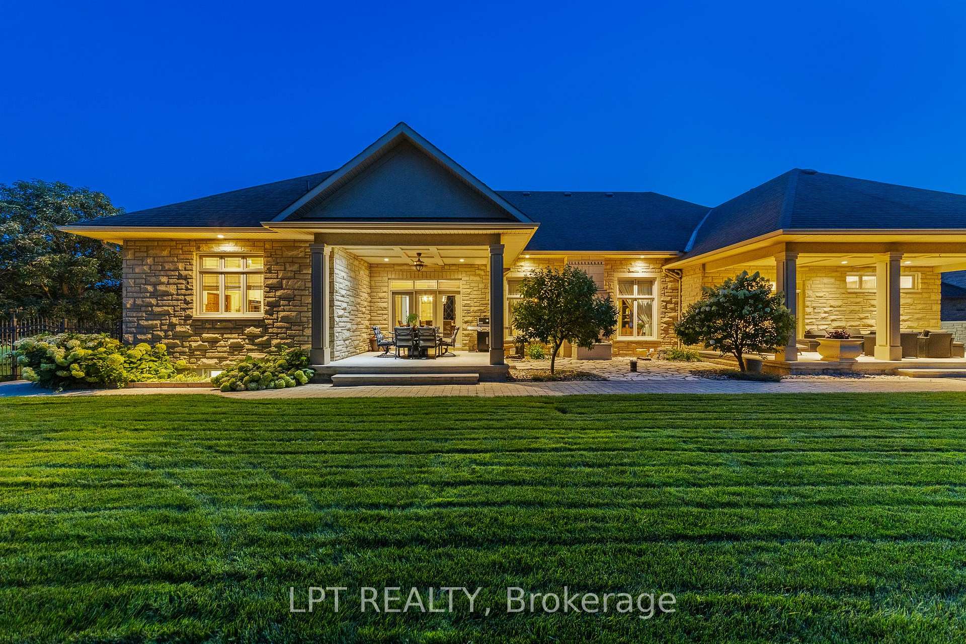 Photo 3 of 431 Lockmaster Crescent, Ottawa, Manotick Village & Manotick Estates — HOMEH