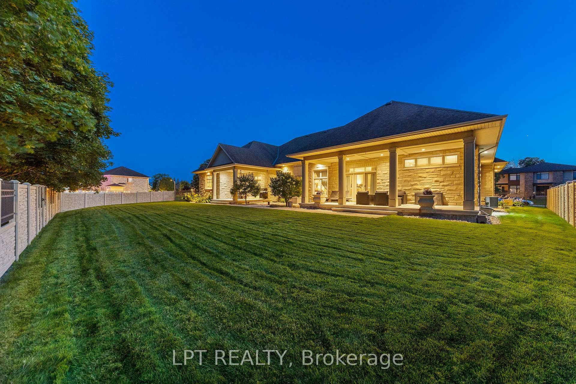 Photo 5 of 431 Lockmaster Crescent, Ottawa, Manotick Village & Manotick Estates — HOMEH