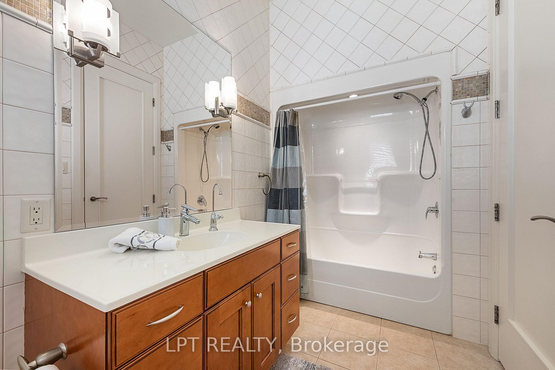 Photo 30 of 431 Lockmaster Crescent, Ottawa, Manotick Village & Manotick Estates — HOMEH