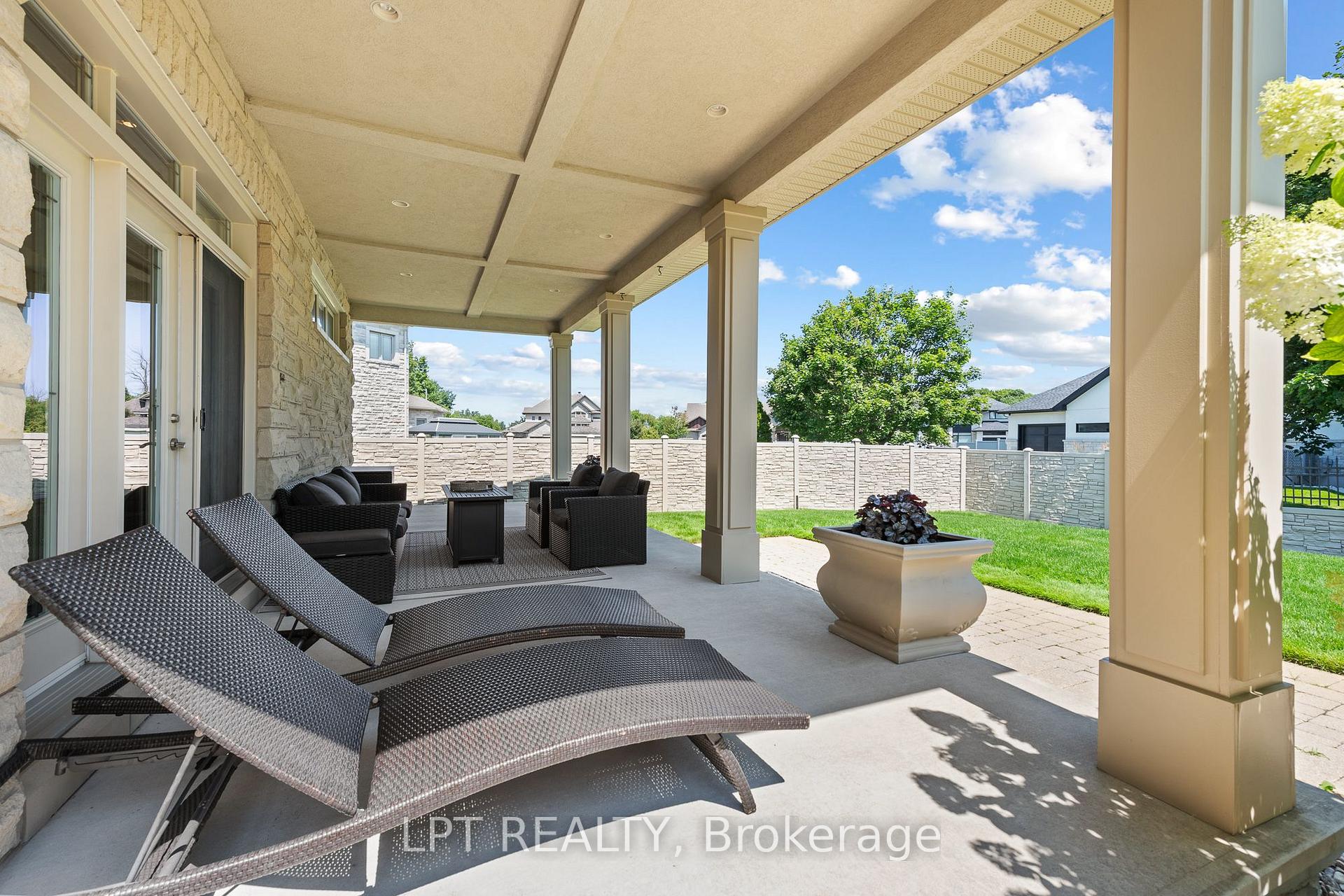 Photo 43 of 431 Lockmaster Crescent, Ottawa, Manotick Village & Manotick Estates — HOMEH