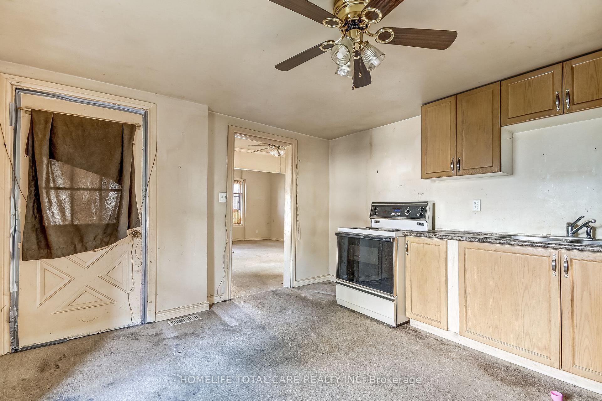 Photo 7 of 49 Grand Street, Brantford, North Park/Wood St. — HOMEH