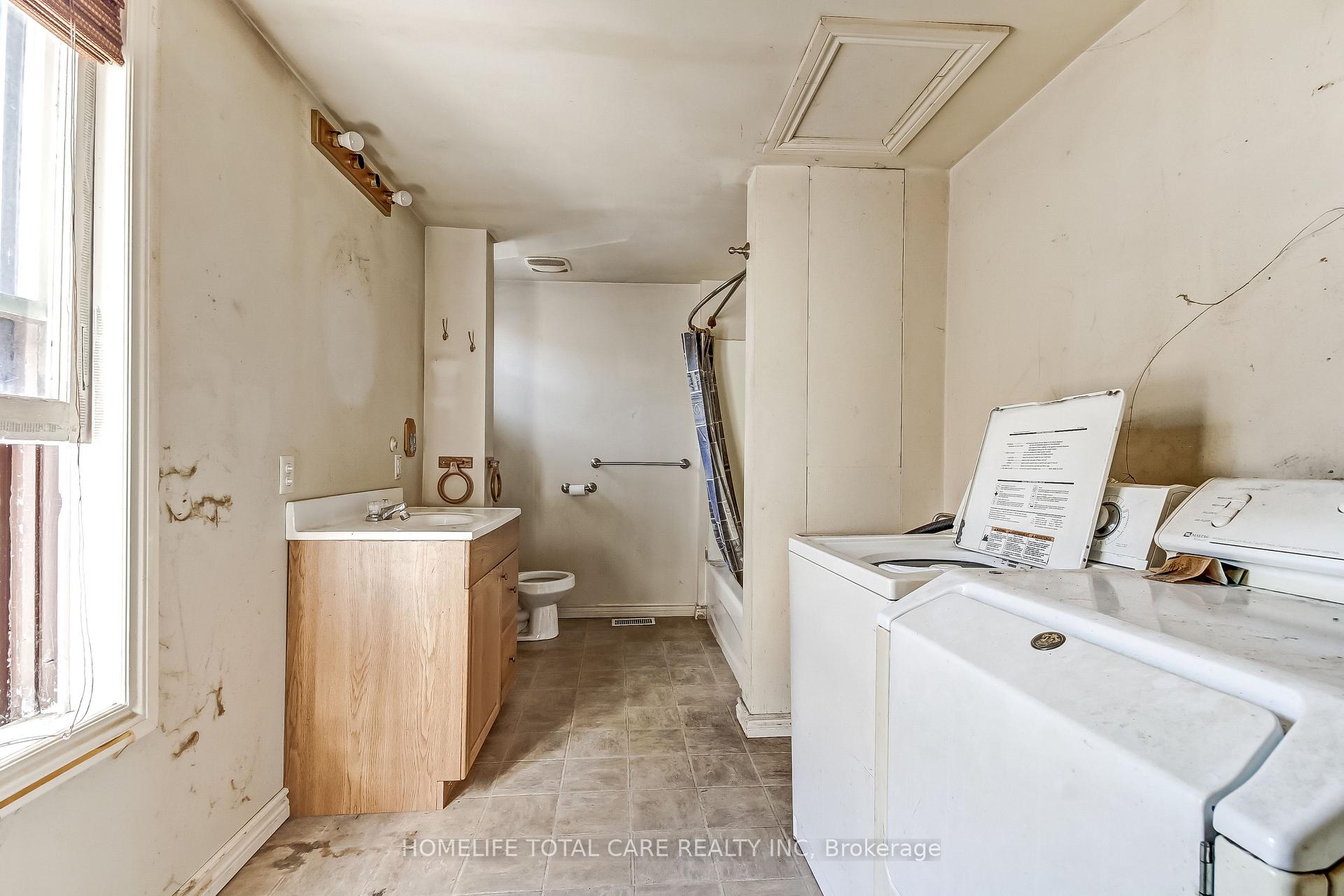 Photo 9 of 49 Grand Street, Brantford, North Park/Wood St. — HOMEH
