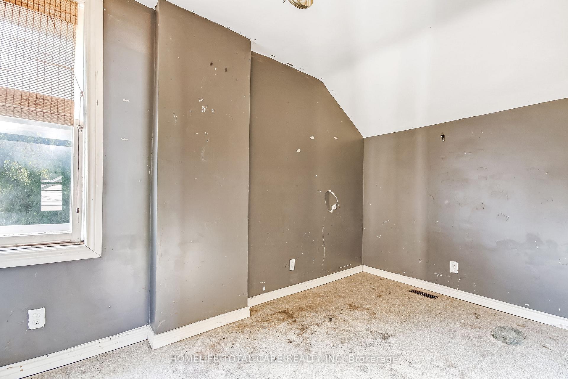 Photo 10 of 49 Grand Street, Brantford, North Park/Wood St. — HOMEH