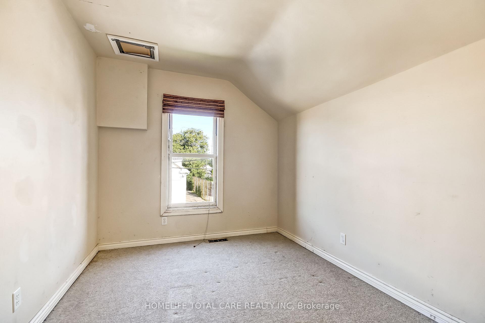 Photo 11 of 49 Grand Street, Brantford, North Park/Wood St. — HOMEH