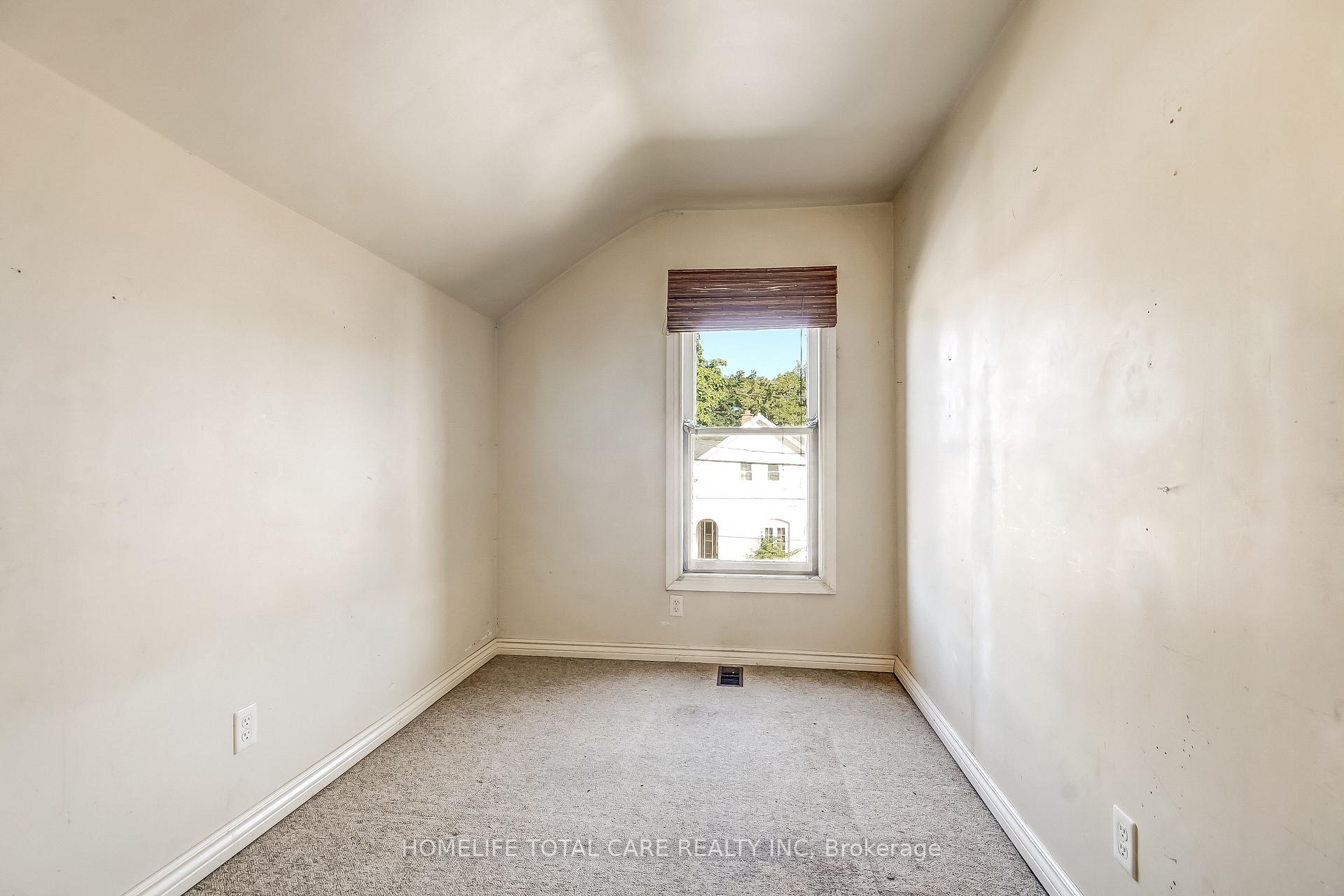 Photo 12 of 49 Grand Street, Brantford, North Park/Wood St. — HOMEH