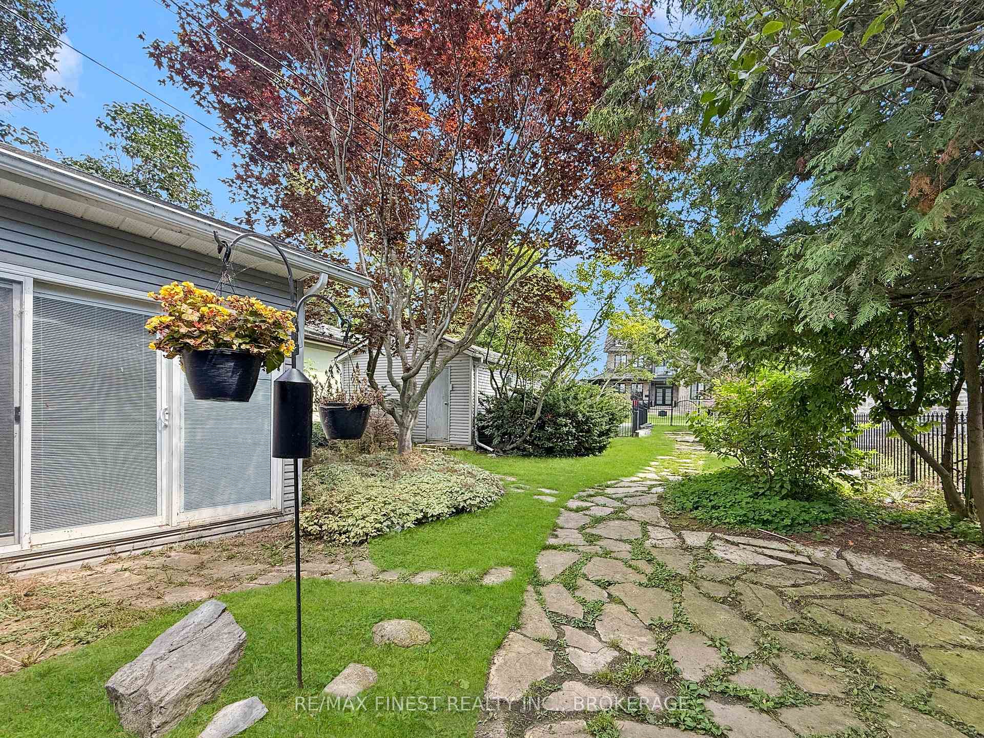 Photo 4 of 9 Point Crescent, Kingston, City SouthWest — HOMEH