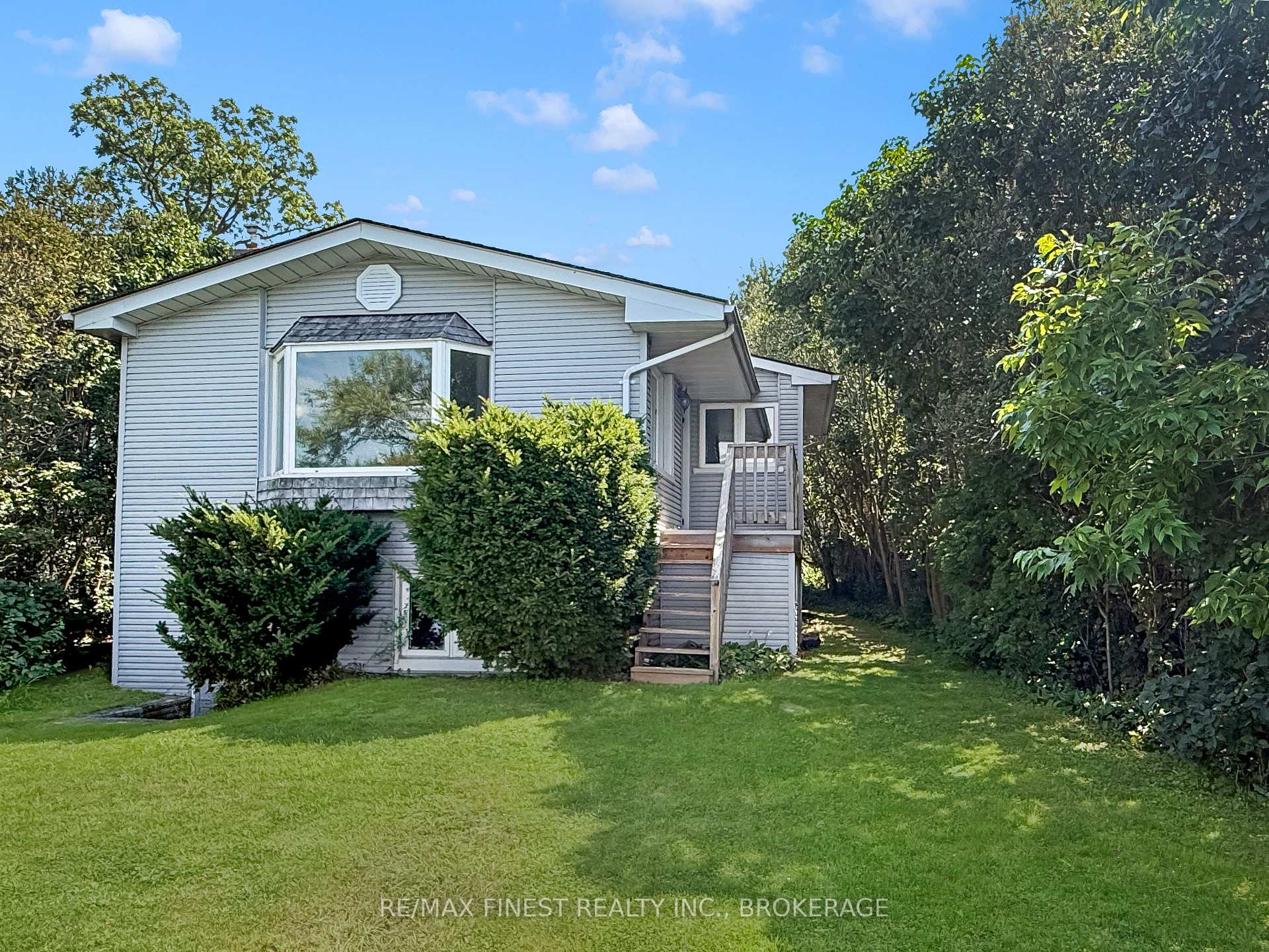 Photo 6 of 9 Point Crescent, Kingston, City SouthWest — HOMEH