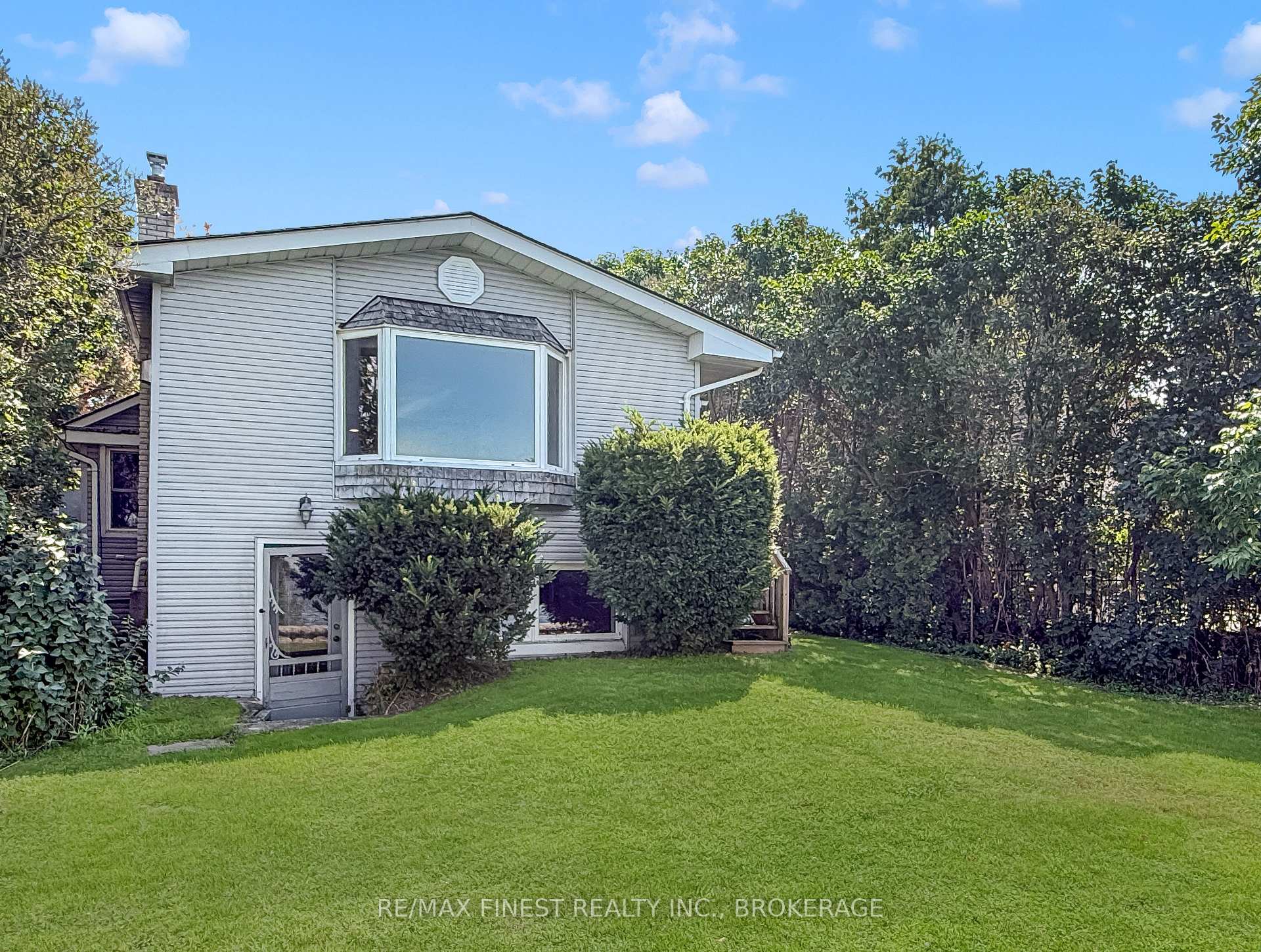 Photo 7 of 9 Point Crescent, Kingston, City SouthWest — HOMEH