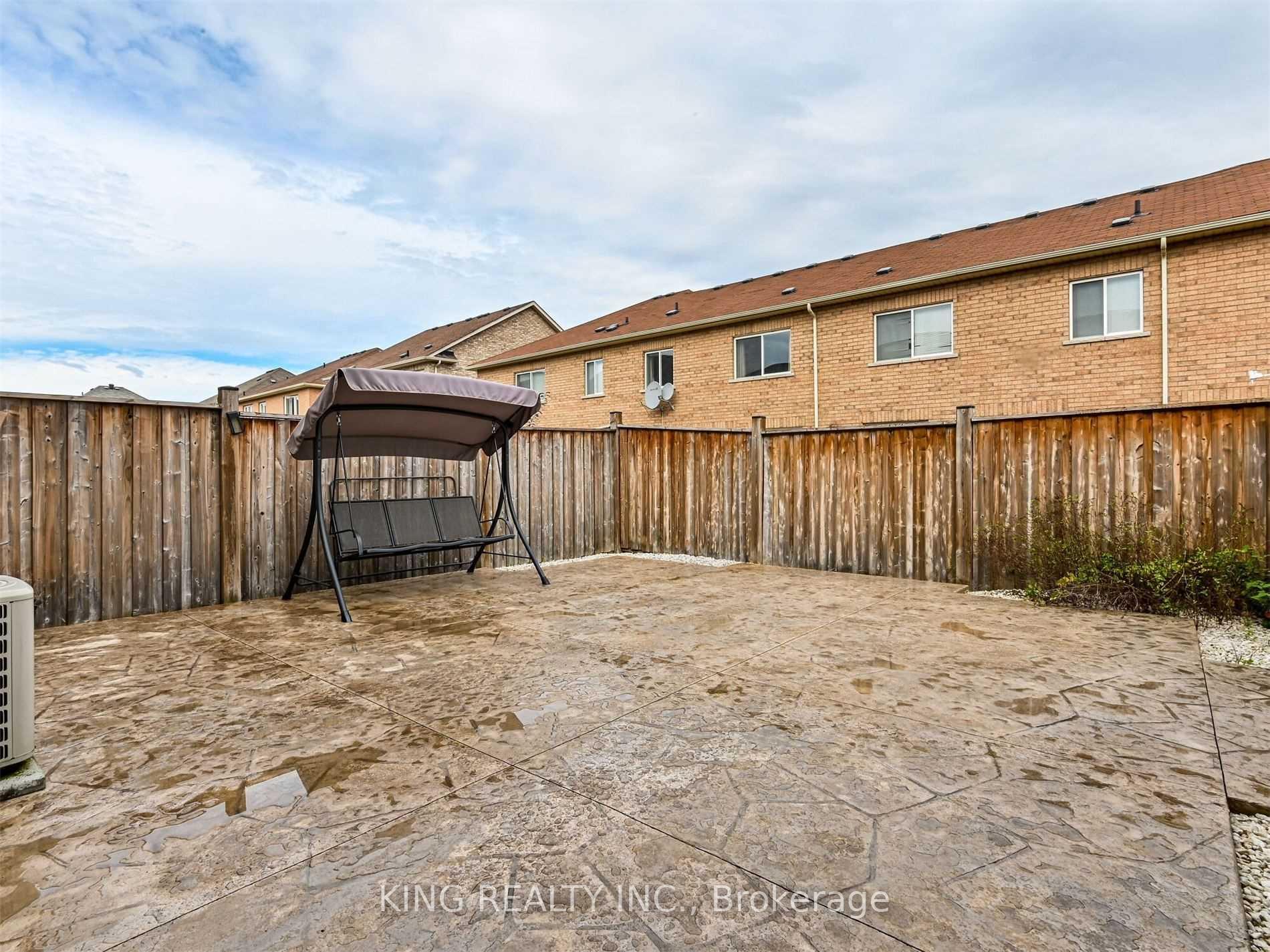 Photo 24 of 23 Wall Street, Brampton, Sandringham-Wellington — HOMEH