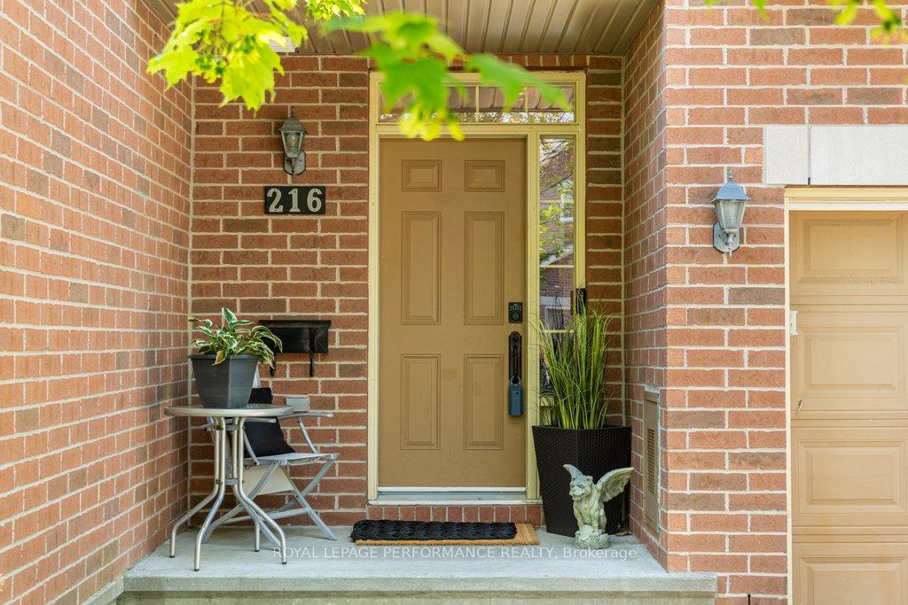 Photo 2 of 216 Badgeley Avenue, Ottawa, Kanata - Kanata Lakes/Heritage Hills — HOMEH