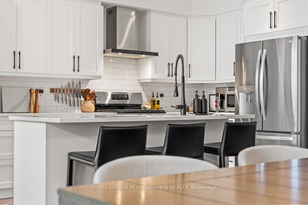 Photo 10 of 216 Badgeley Avenue, Ottawa, Kanata - Kanata Lakes/Heritage Hills — HOMEH