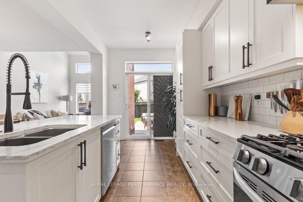 Photo 15 of 216 Badgeley Avenue, Ottawa, Kanata - Kanata Lakes/Heritage Hills — HOMEH