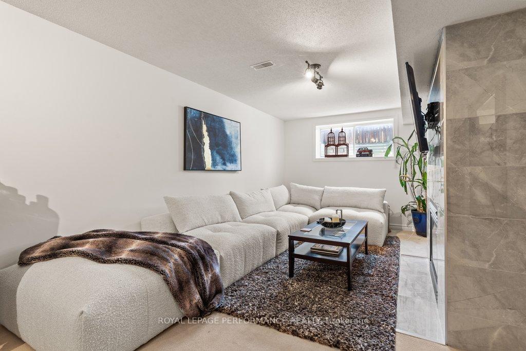 Photo 38 of 216 Badgeley Avenue, Ottawa, Kanata - Kanata Lakes/Heritage Hills — HOMEH