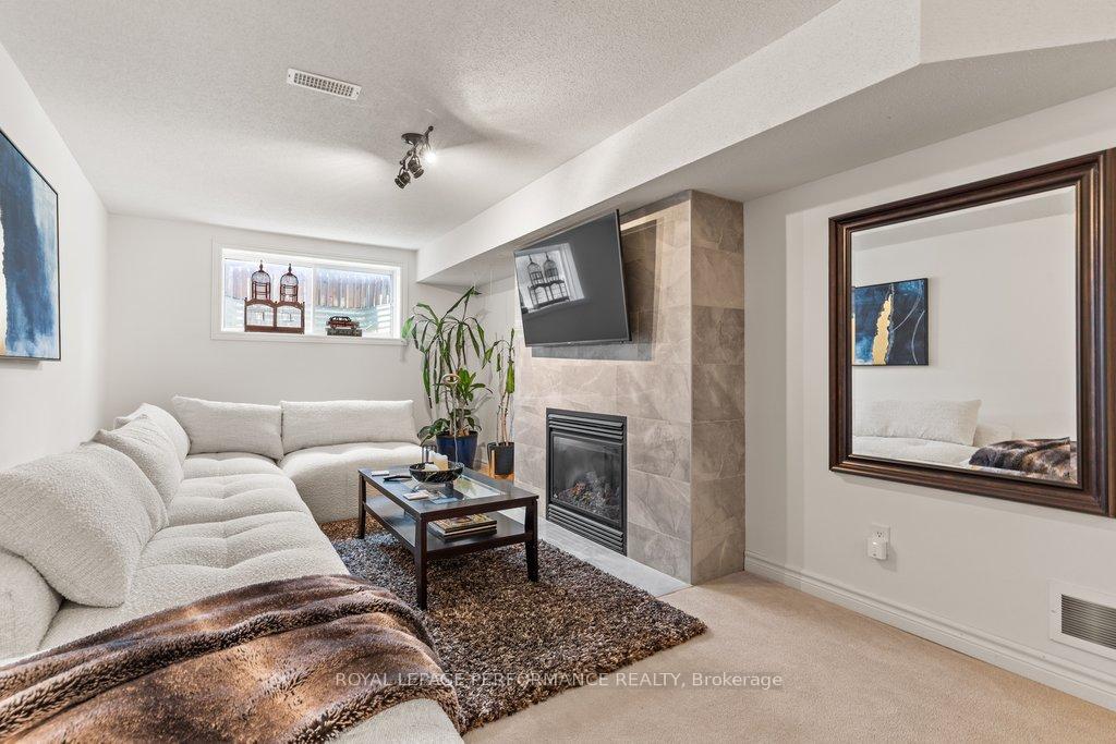 Photo 39 of 216 Badgeley Avenue, Ottawa, Kanata - Kanata Lakes/Heritage Hills — HOMEH