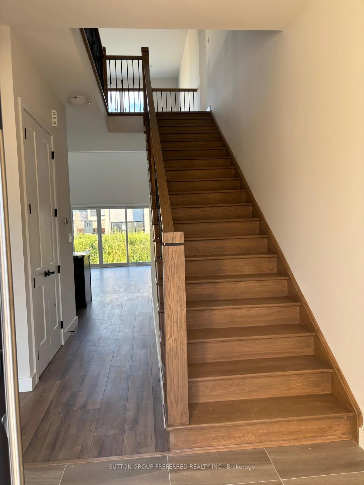 Photo 2 of 125 Yvonne Crescent N, Blue Mountains — HOMEH
