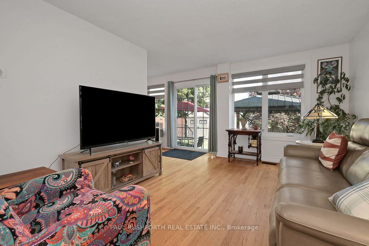 Photo 7 of 289 Kennedy Lane E, Ottawa, Bilberry Creek/Queenswood Heights — HOMEH