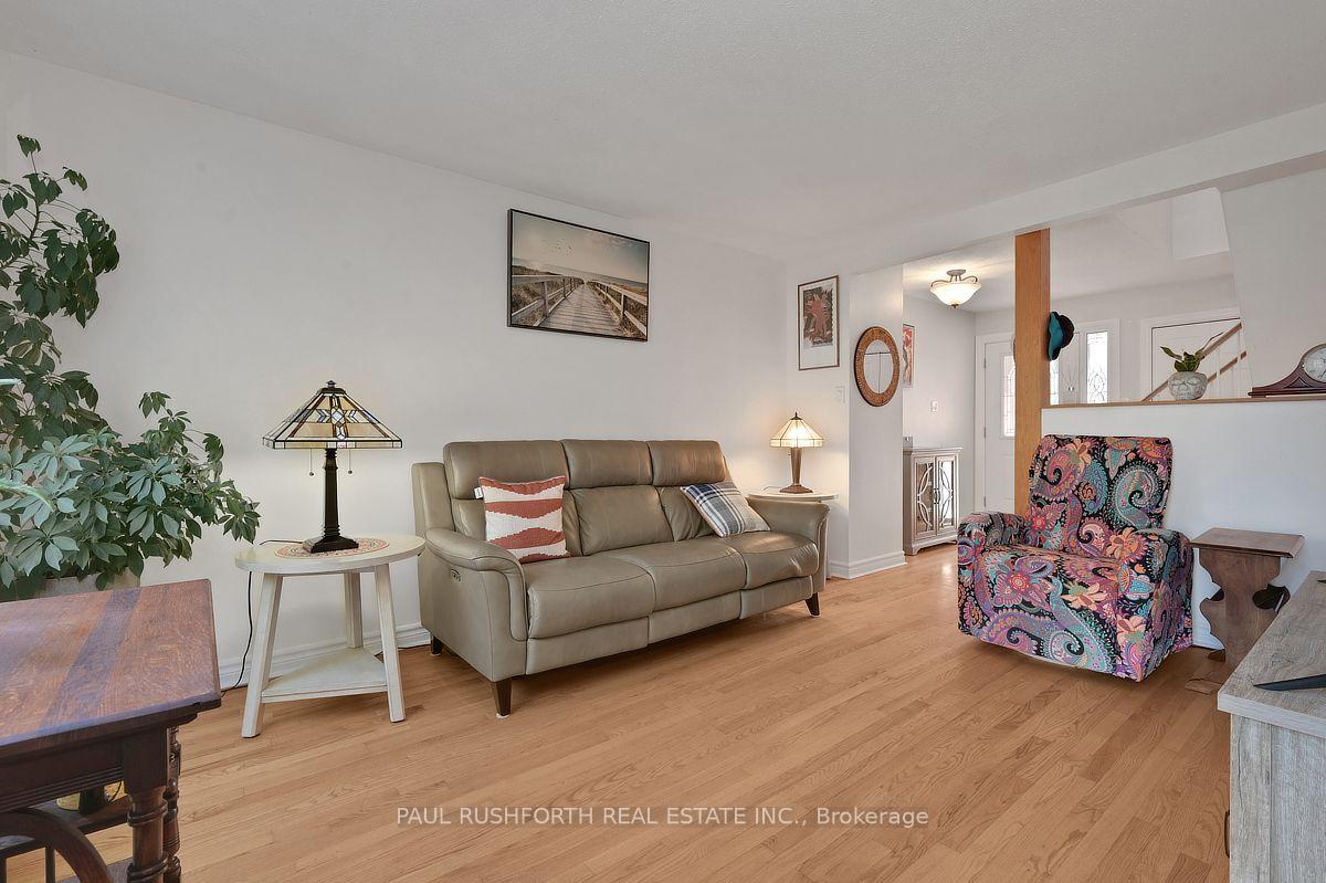 Photo 9 of 289 Kennedy Lane E, Ottawa, Bilberry Creek/Queenswood Heights — HOMEH