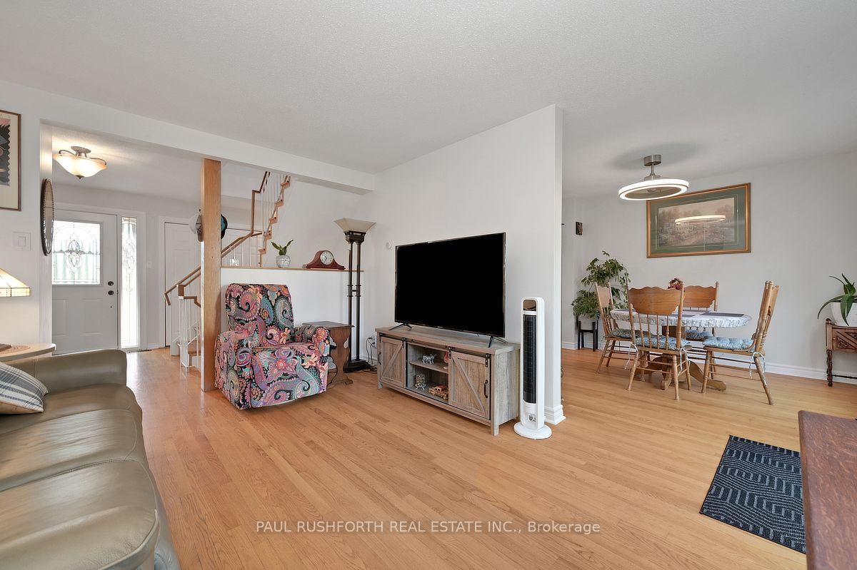 Photo 10 of 289 Kennedy Lane E, Ottawa, Bilberry Creek/Queenswood Heights — HOMEH
