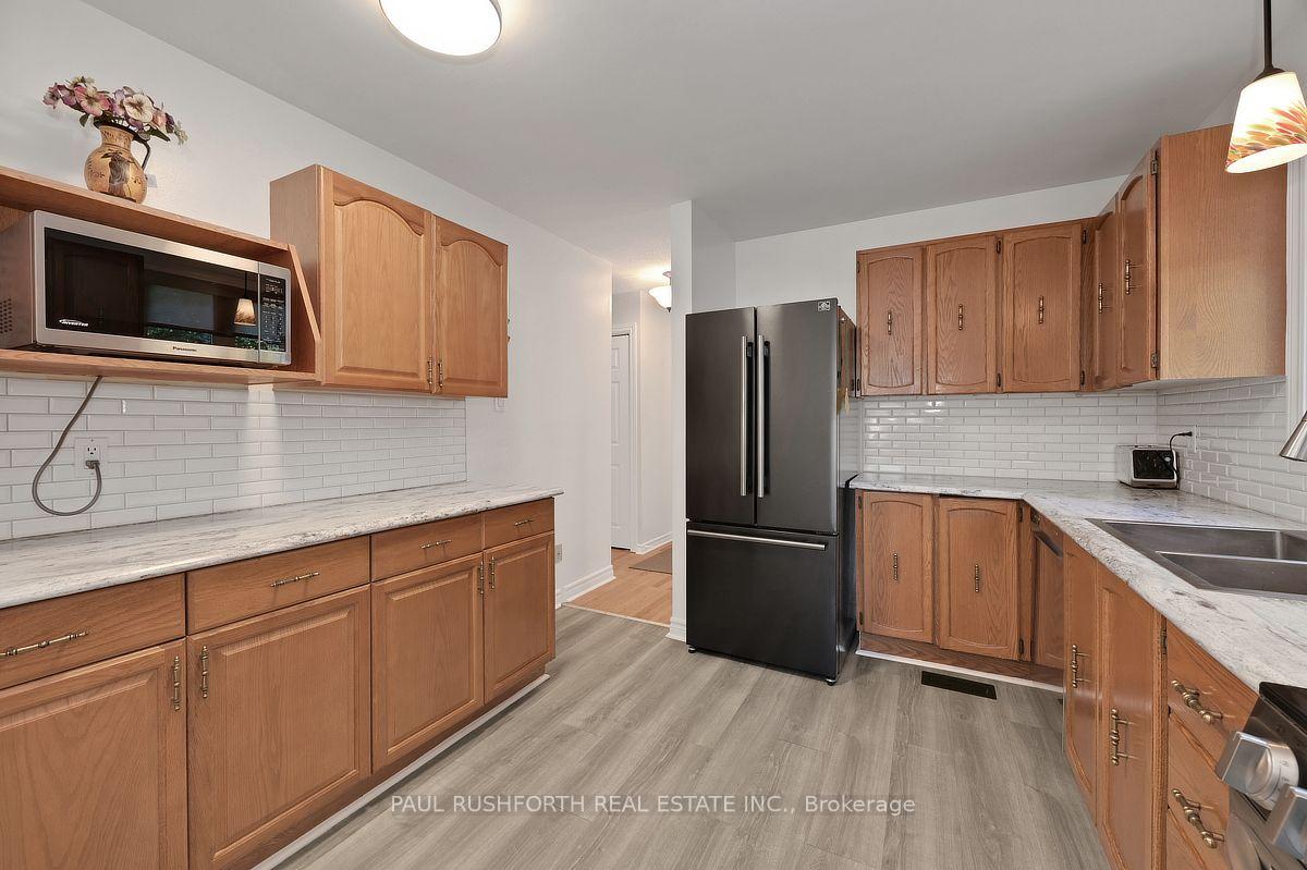 Photo 13 of 289 Kennedy Lane E, Ottawa, Bilberry Creek/Queenswood Heights — HOMEH