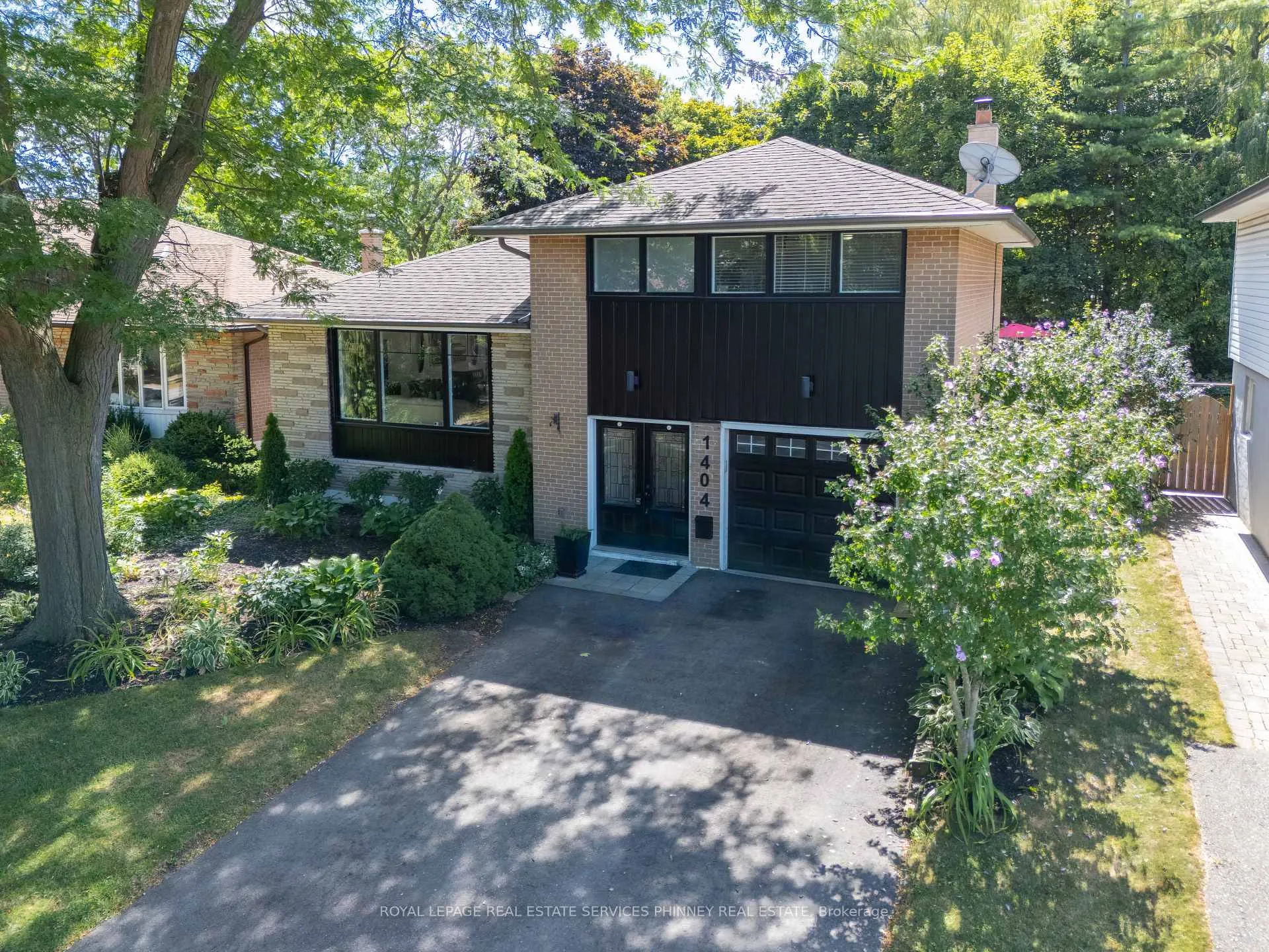 Front of 1404 Lewisham Drive
