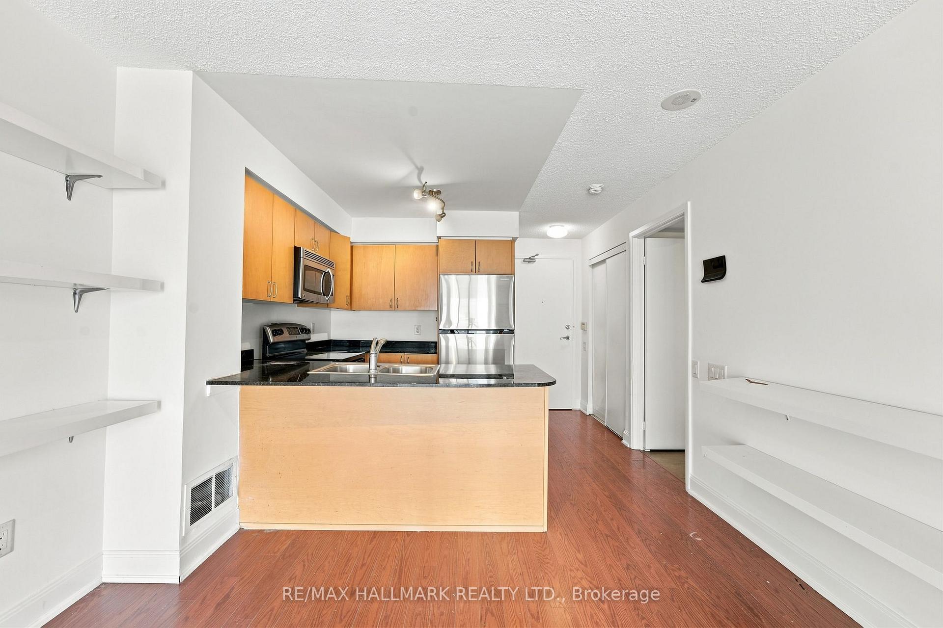 Photo 8 of Unit 403, 2191 Yonge Street, Toronto, Mount Pleasant West — HOMEH