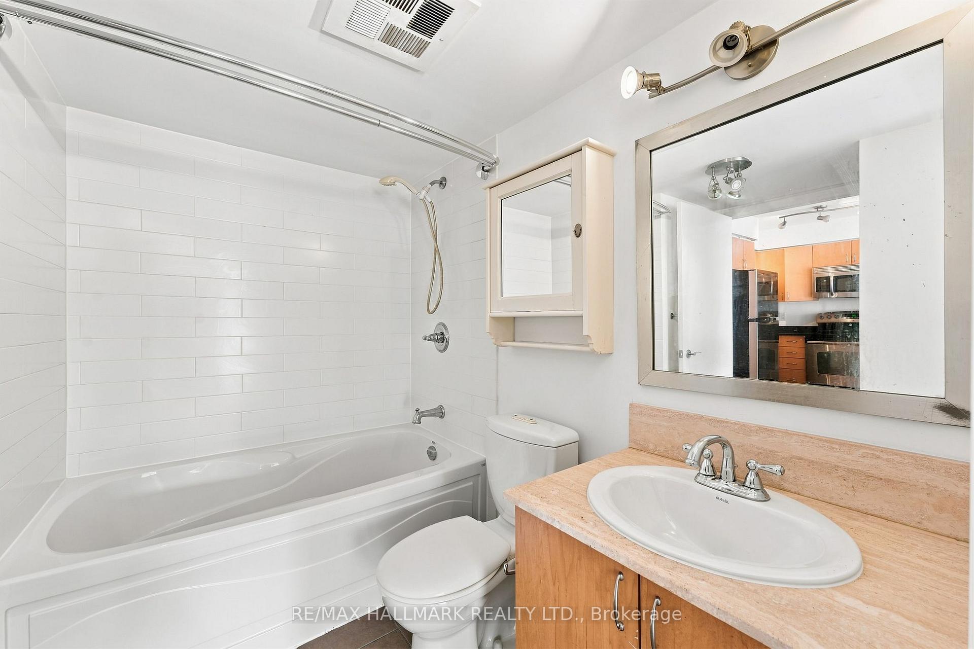 Photo 25 of Unit 403, 2191 Yonge Street, Toronto, Mount Pleasant West — HOMEH