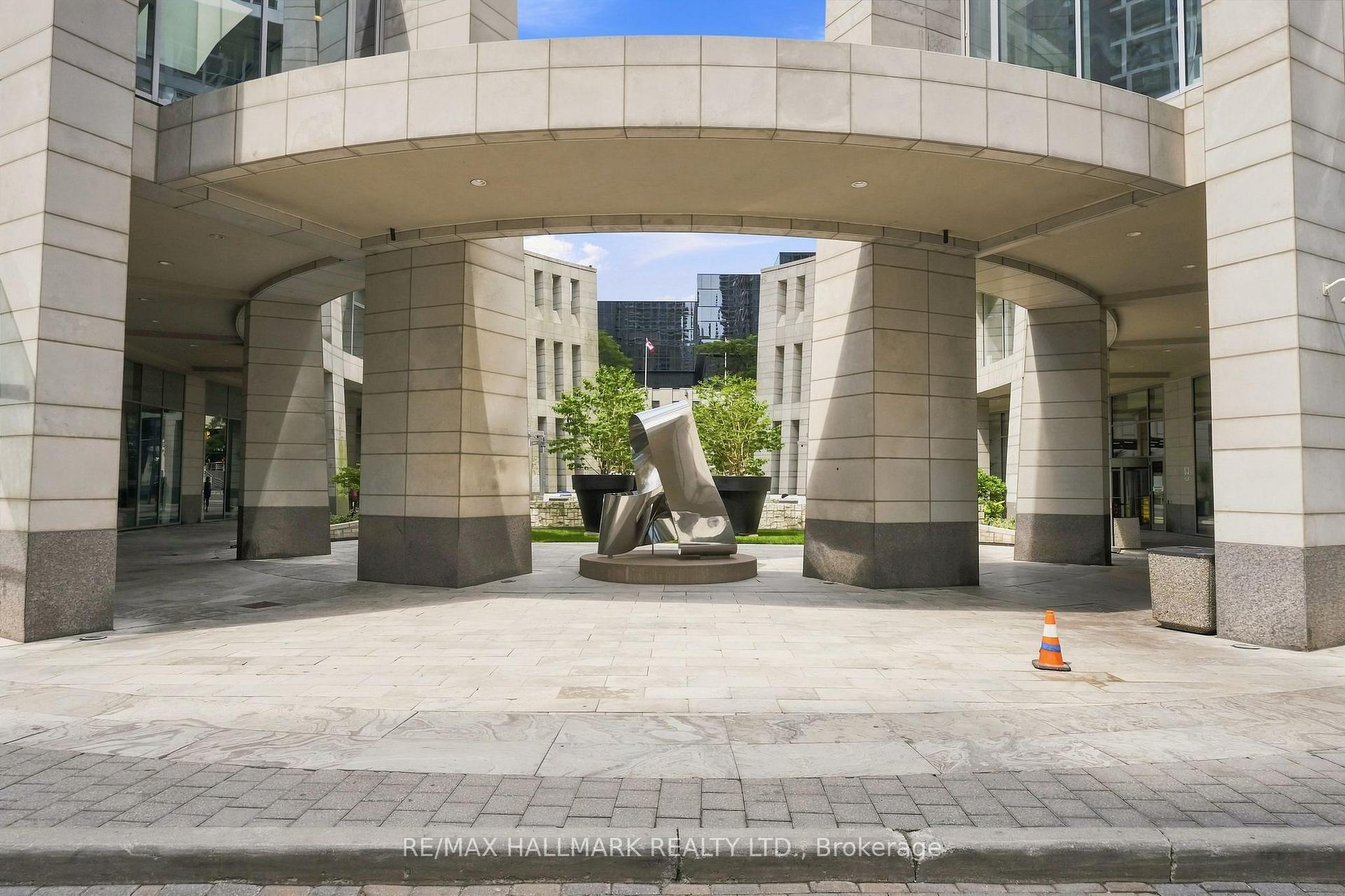 Photo 36 of Unit 403, 2191 Yonge Street, Toronto, Mount Pleasant West — HOMEH
