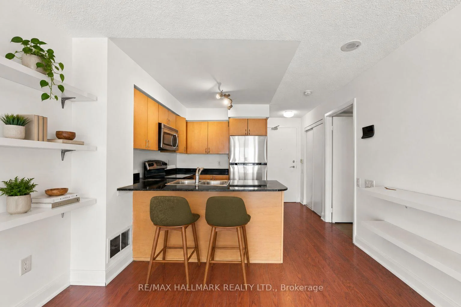 Photo 11 of Unit 403, 2191 Yonge Street, Toronto, Mount Pleasant West — HOMEH