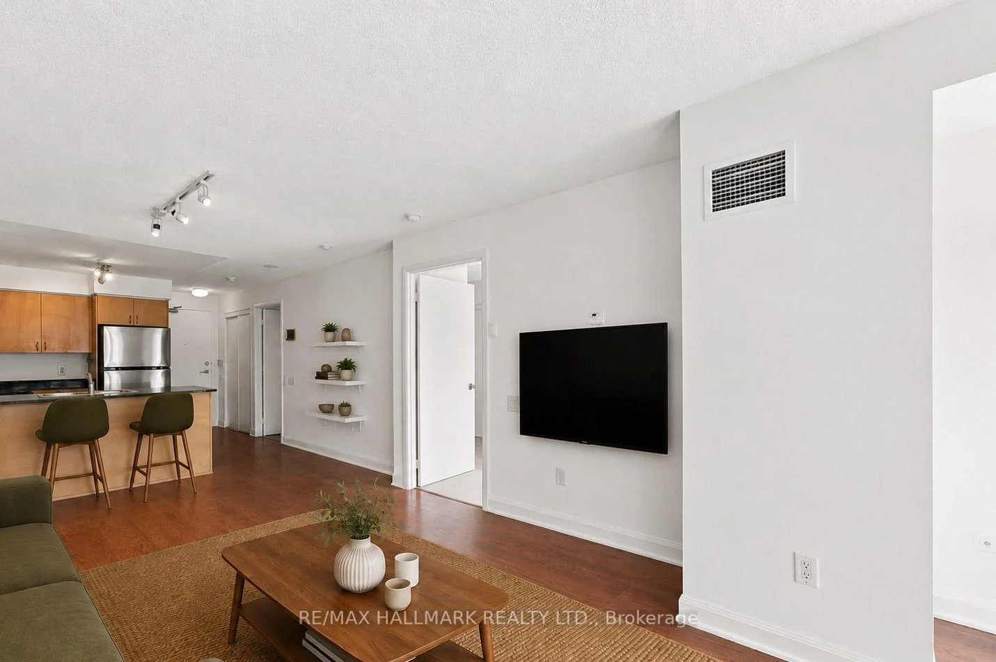 Photo 15 of Unit 403, 2191 Yonge Street, Toronto, Mount Pleasant West — HOMEH