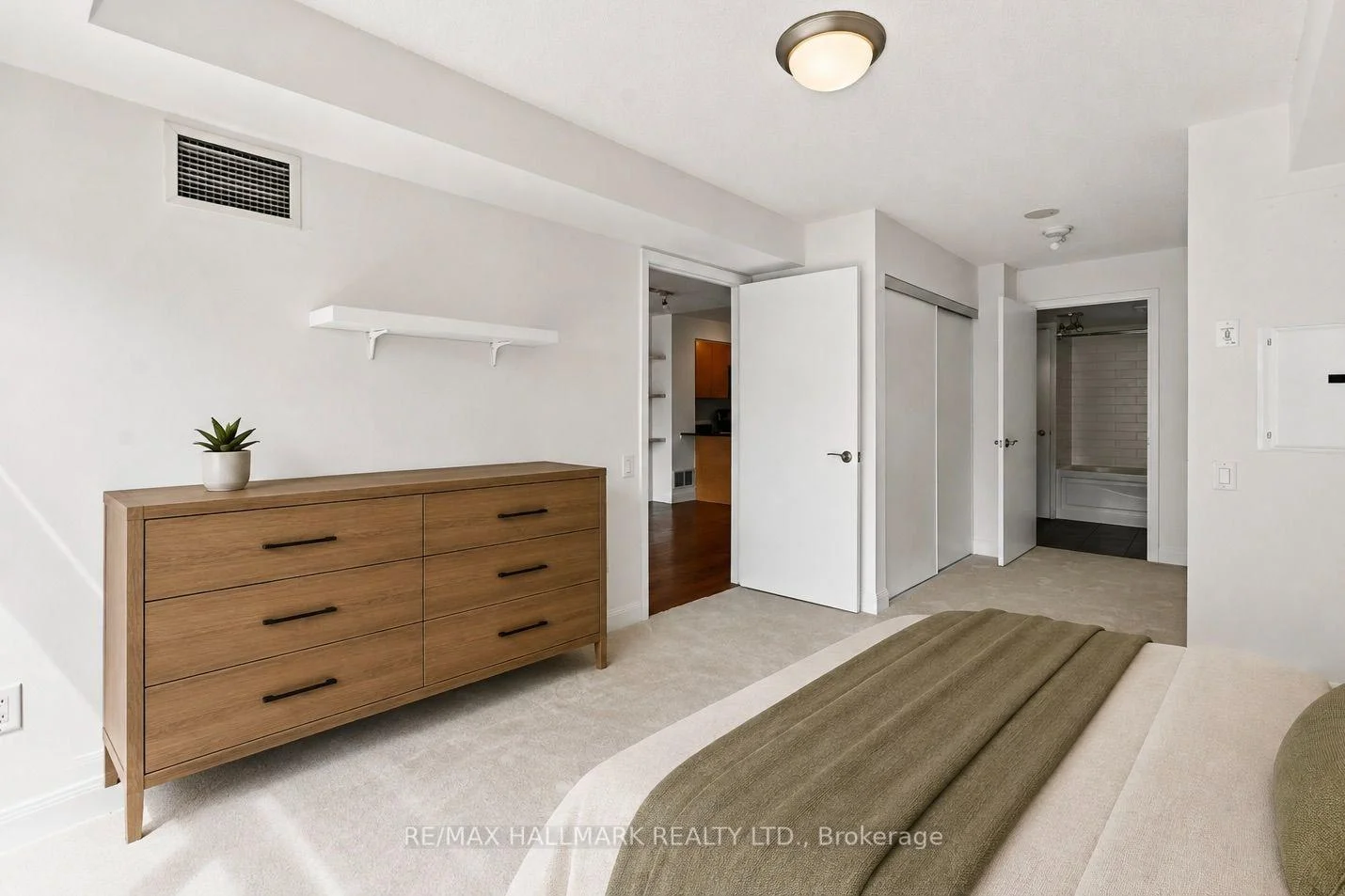 Photo 17 of Unit 403, 2191 Yonge Street, Toronto, Mount Pleasant West — HOMEH
