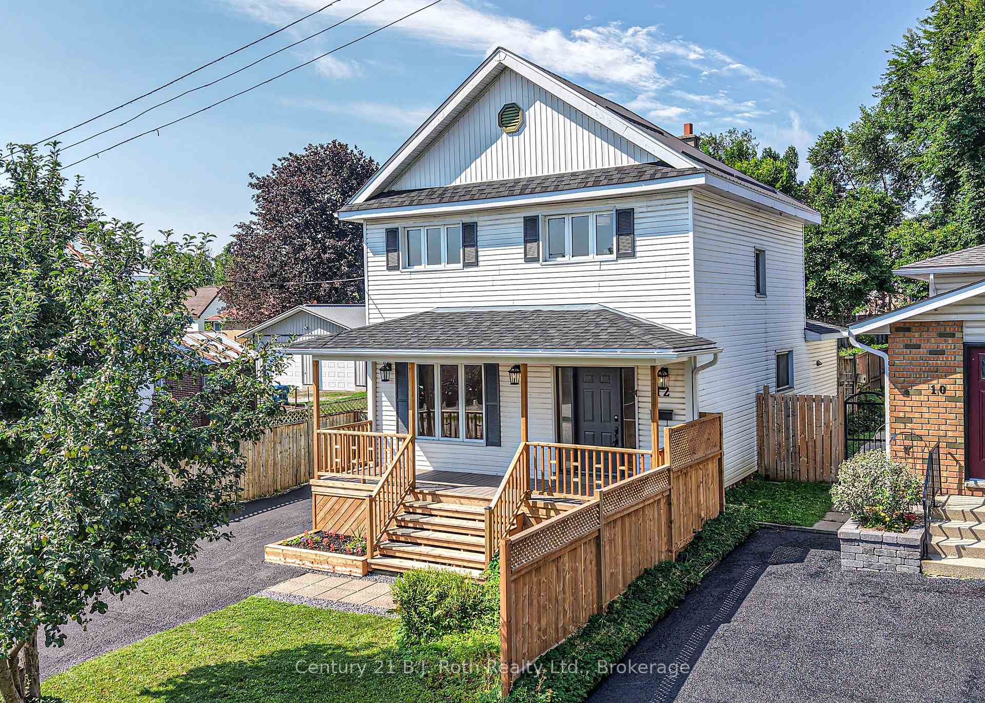 Photo 3 of 12 Clinton Street, Orillia — HOMEH