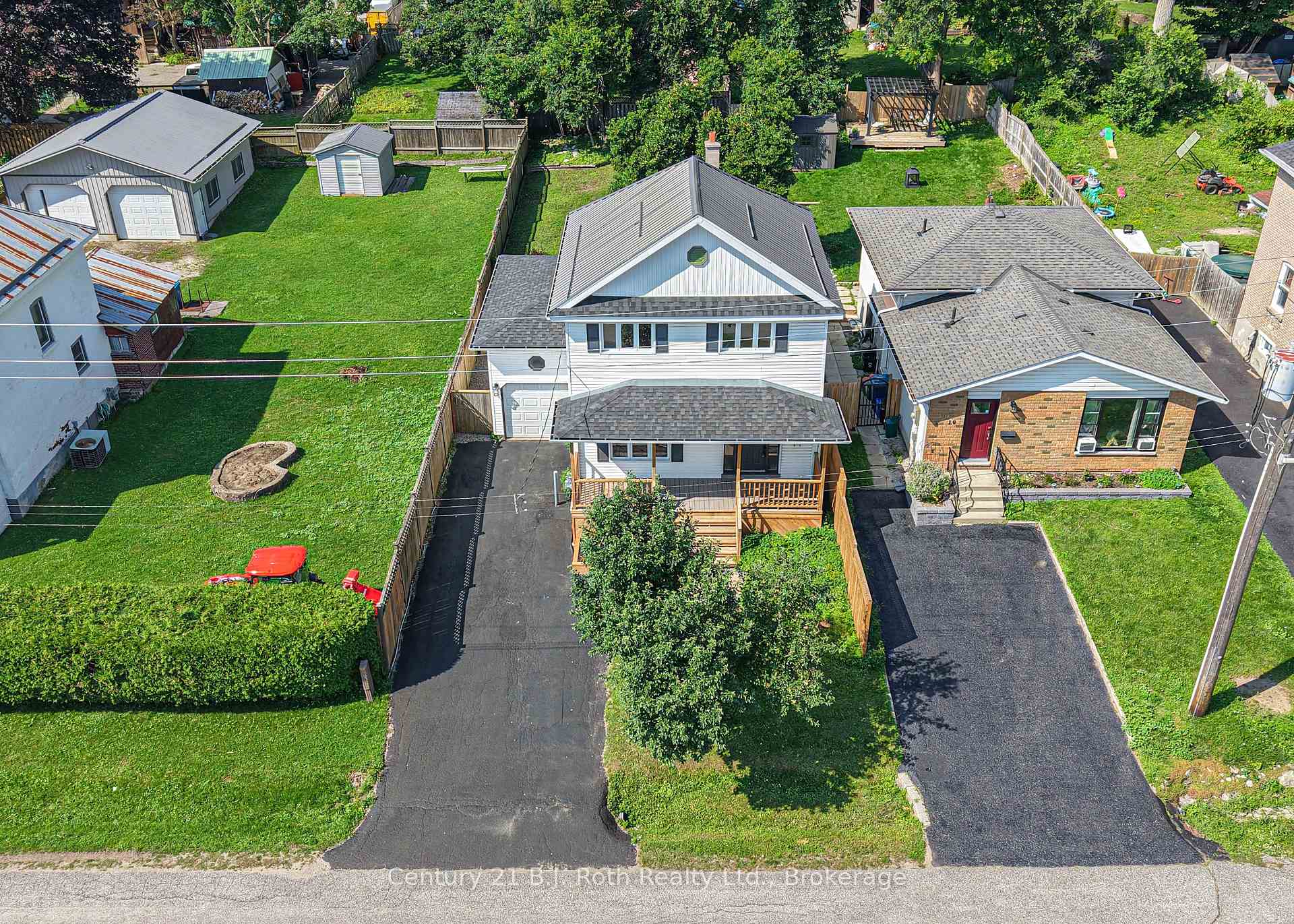 Photo 4 of 12 Clinton Street, Orillia — HOMEH