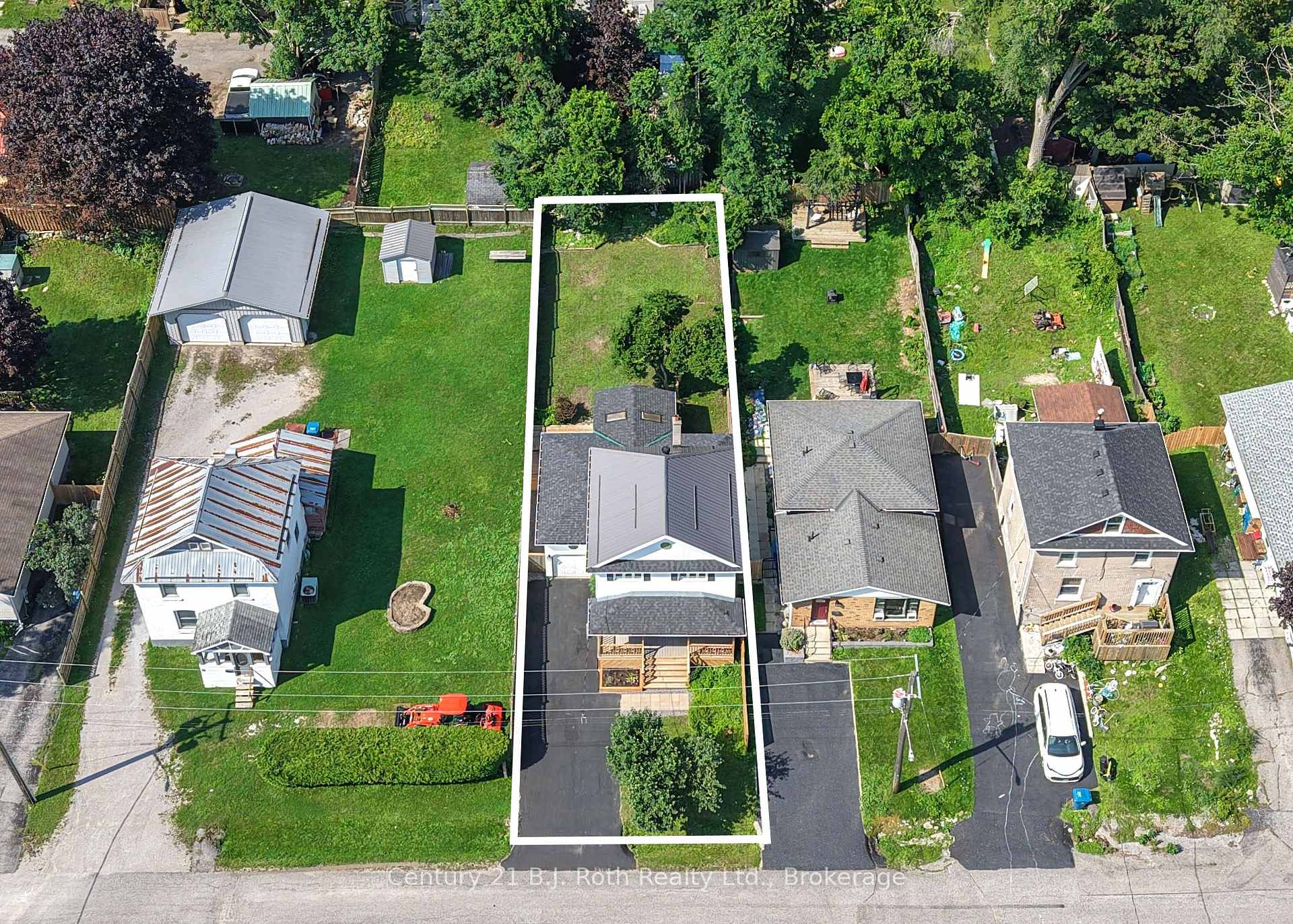 Photo 5 of 12 Clinton Street, Orillia — HOMEH