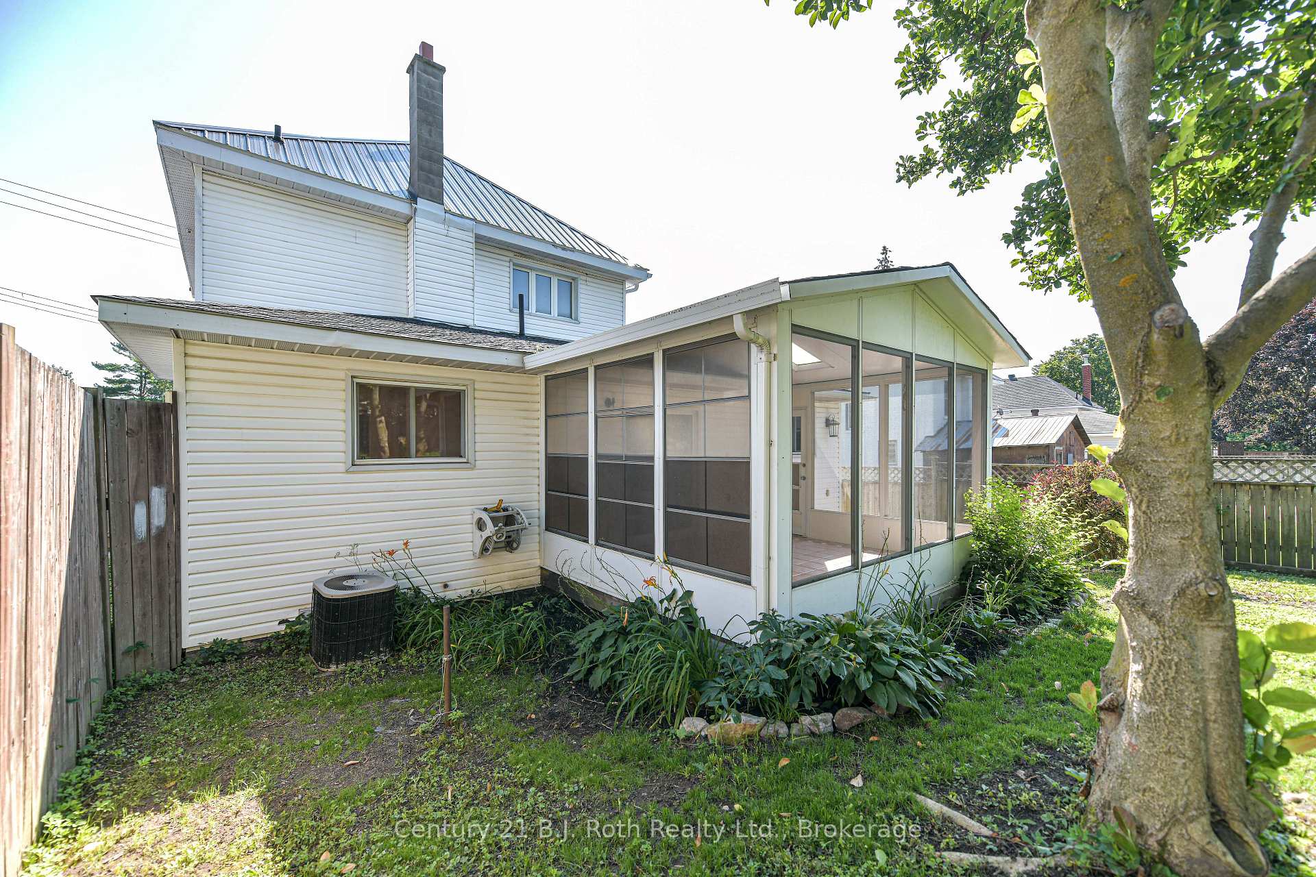 Photo 13 of 12 Clinton Street, Orillia — HOMEH