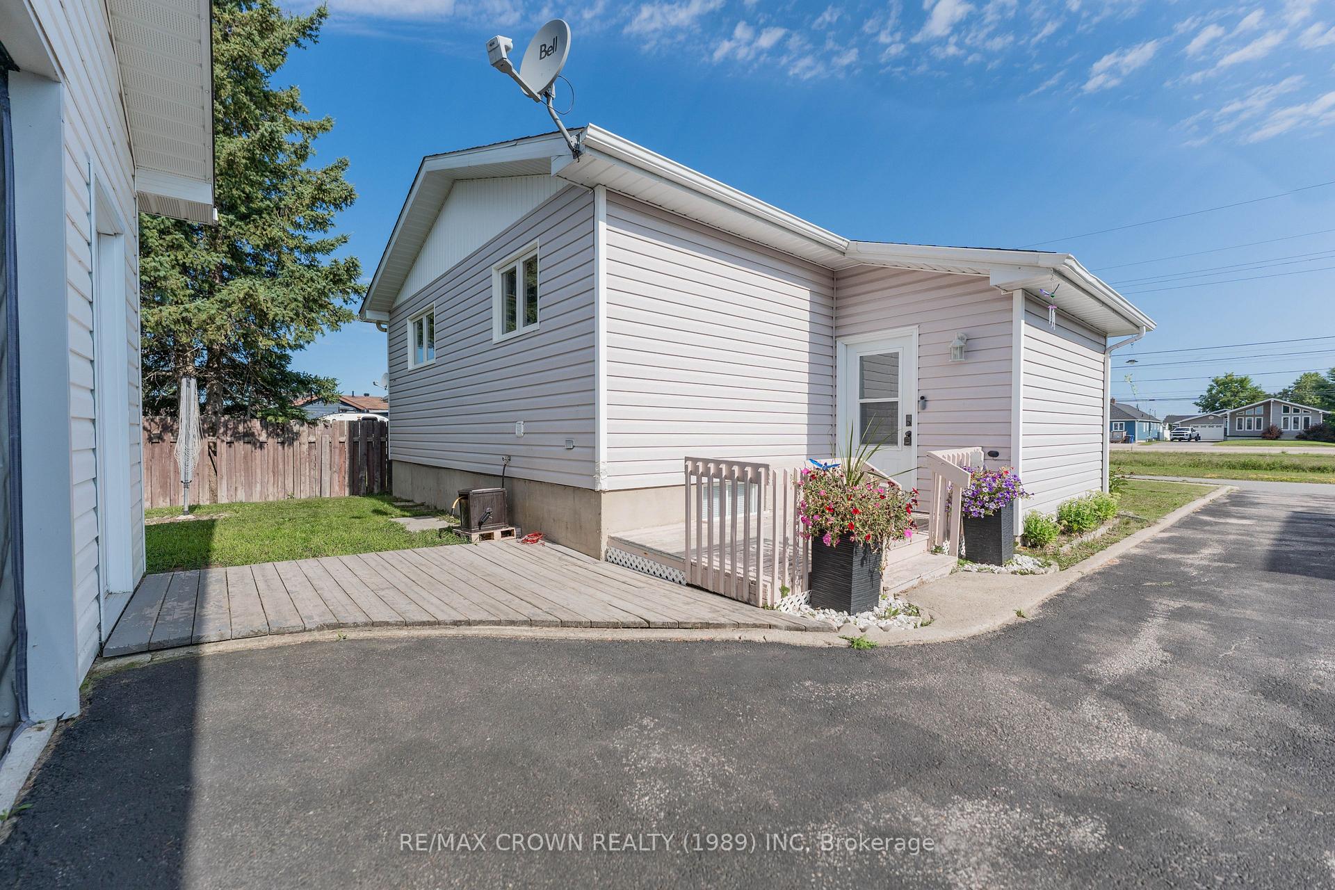 Photo 2 of 19 Lemarier Street, Kapuskasing — HOMEH