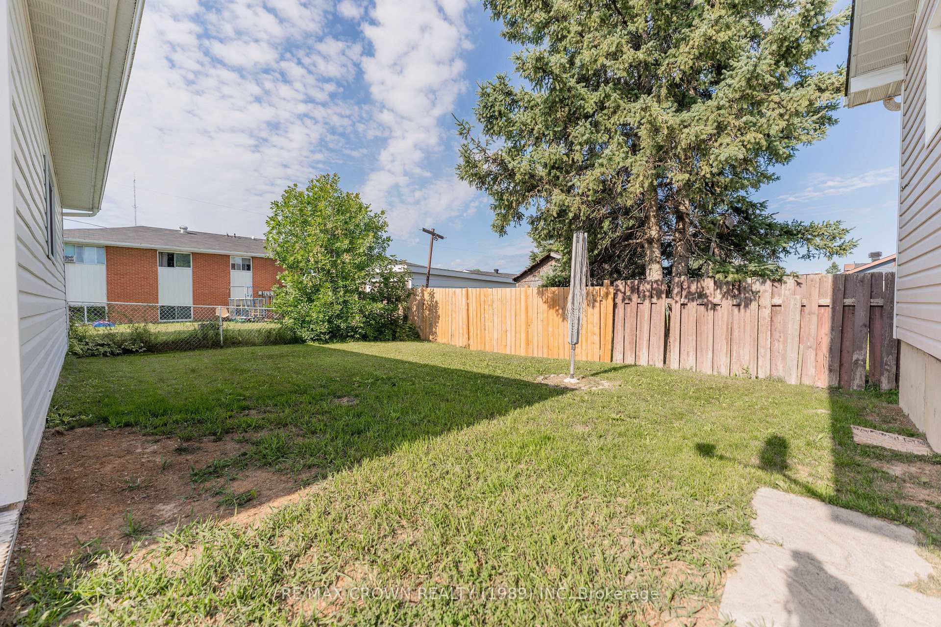 Photo 4 of 19 Lemarier Street, Kapuskasing — HOMEH