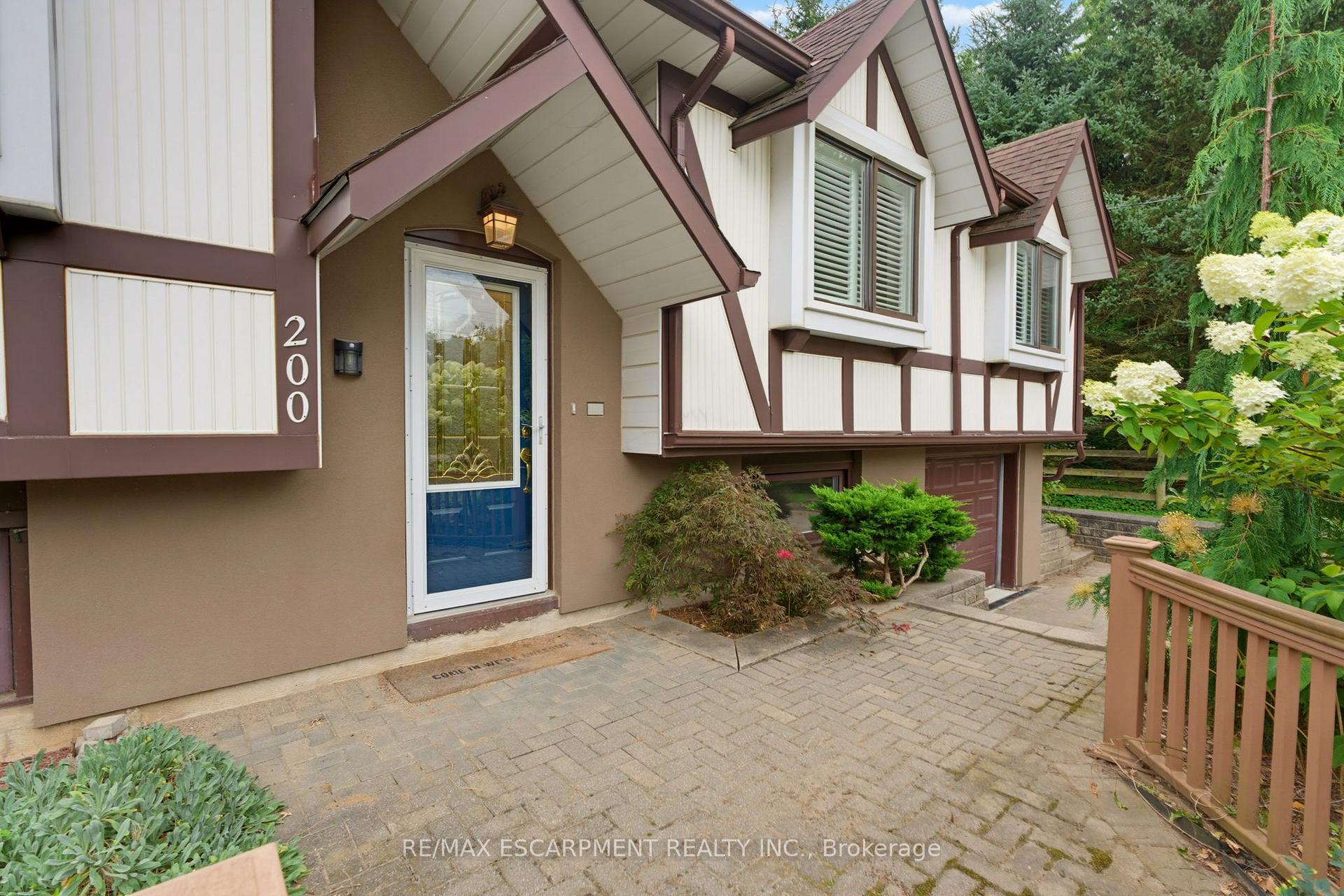 Photo 4 of 200 Lynden Road, Hamilton, Lynden — HOMEH