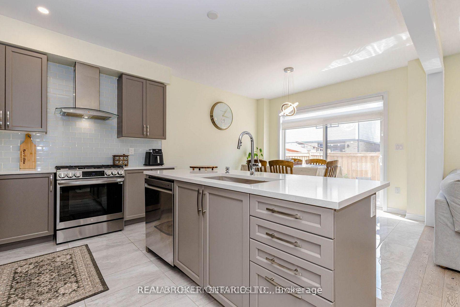 Photo 17 of 67 Malcolm Crescent, Haldimand — HOMEH
