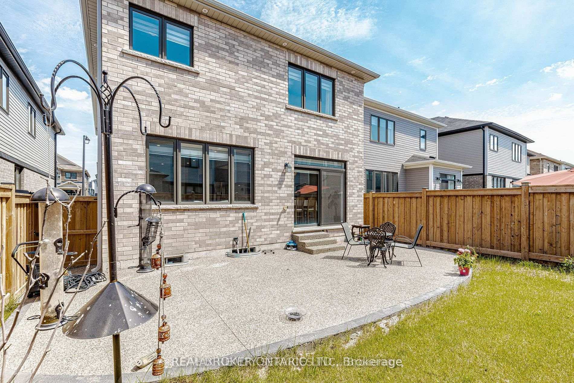 Photo 35 of 67 Malcolm Crescent, Haldimand — HOMEH