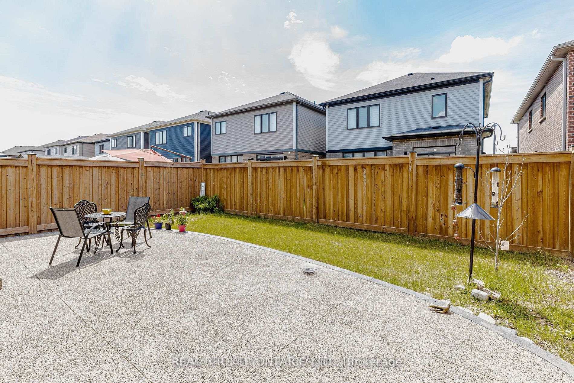 Photo 38 of 67 Malcolm Crescent, Haldimand — HOMEH
