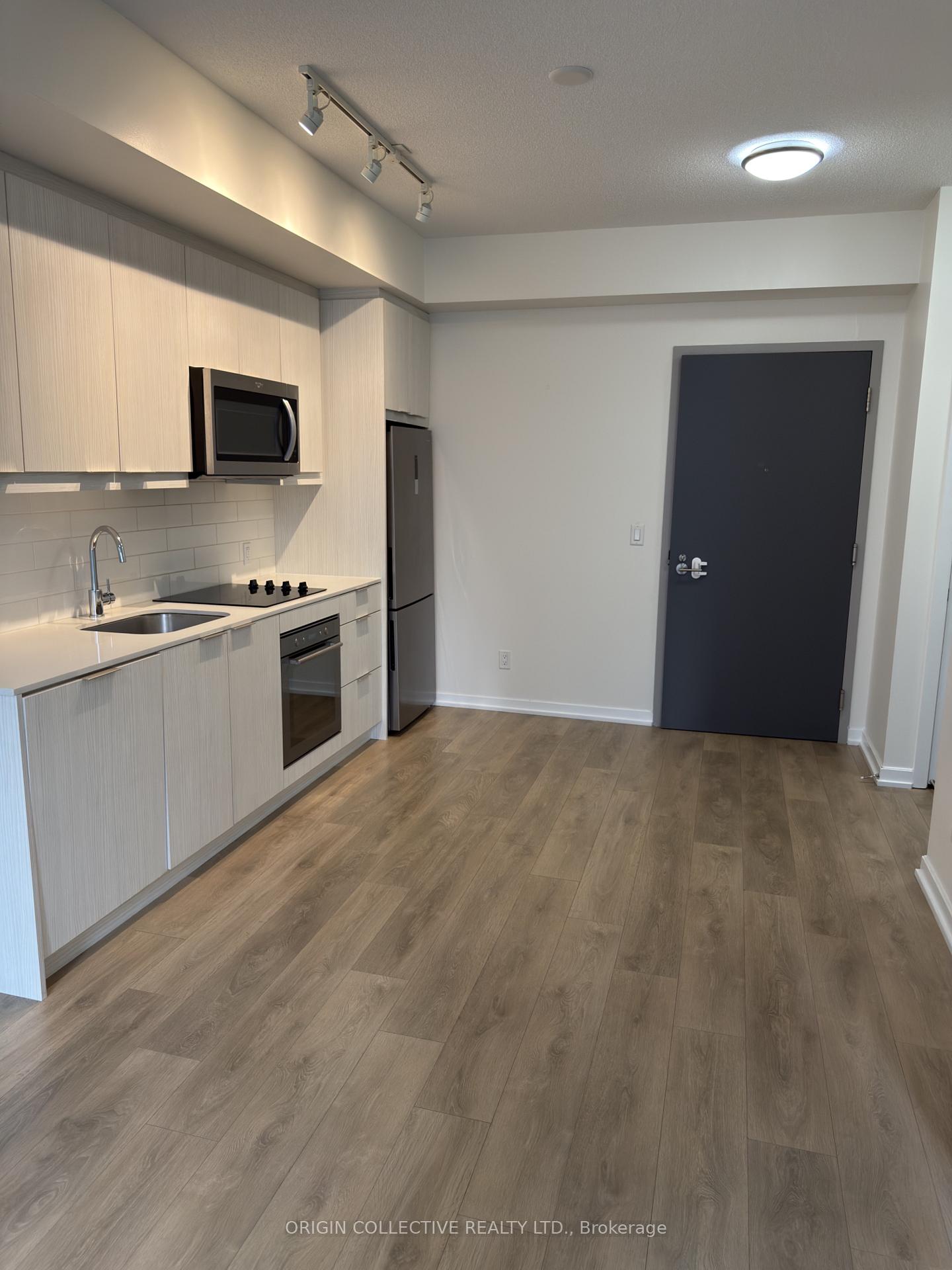 Photo 3 of Unit 407, 32 Forest Manor Road, North York, Henry Farm — HOMEH