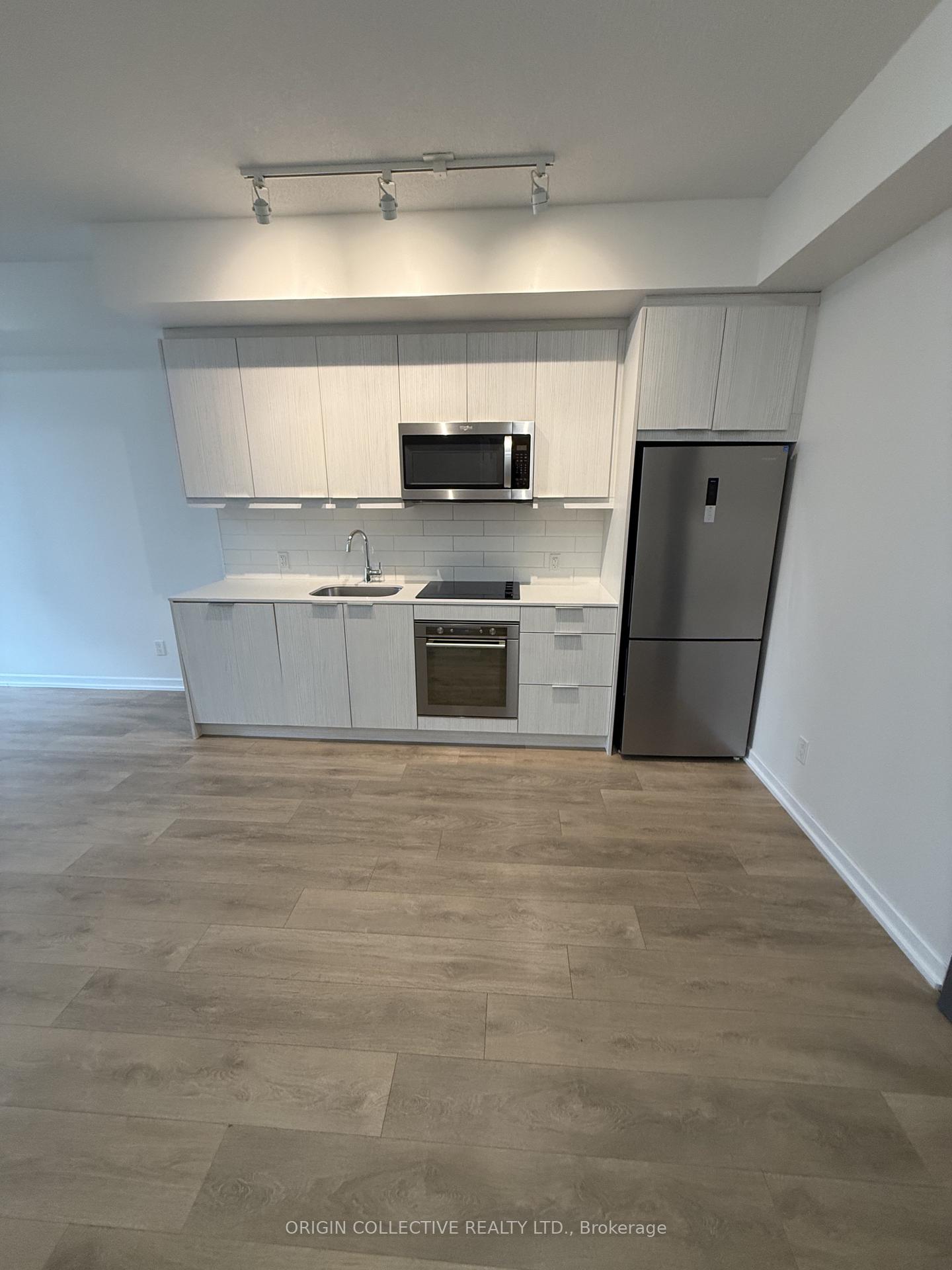 Photo 4 of Unit 407, 32 Forest Manor Road, North York, Henry Farm — HOMEH
