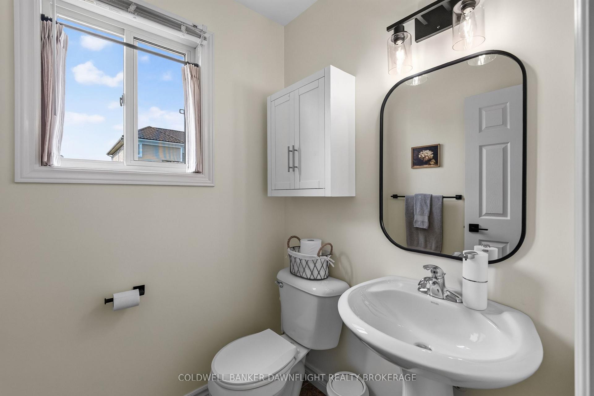 Photo 15 of 7 Finch Street, North Middlesex, Ailsa Craig — HOMEH