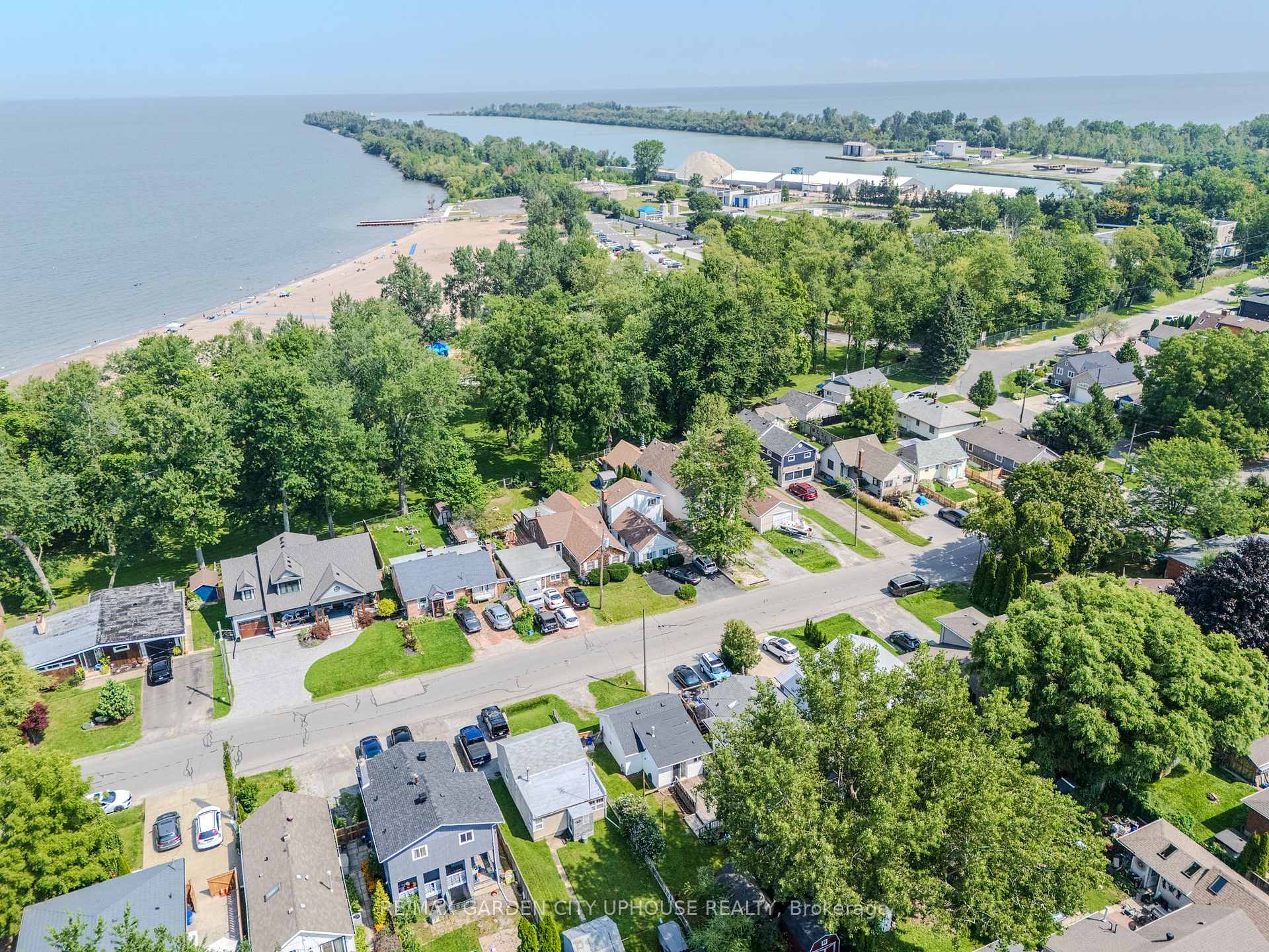 Photo 2 of 12 Beachaven Drive, St. Catharines, Port Weller — HOMEH