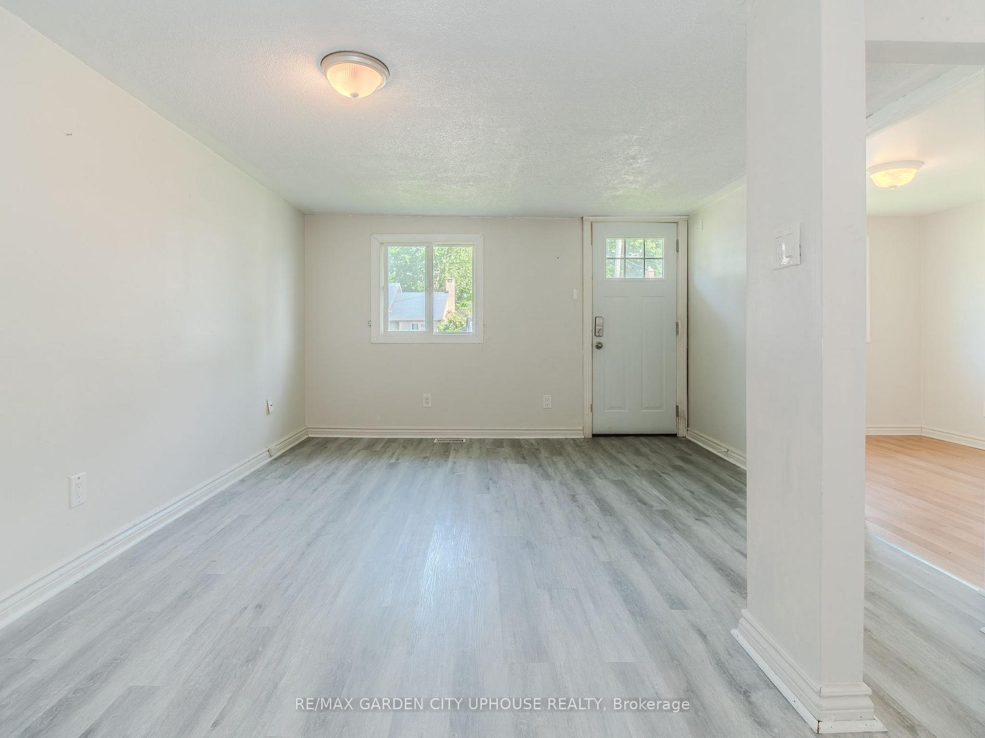 Photo 3 of 12 Beachaven Drive, St. Catharines, Port Weller — HOMEH