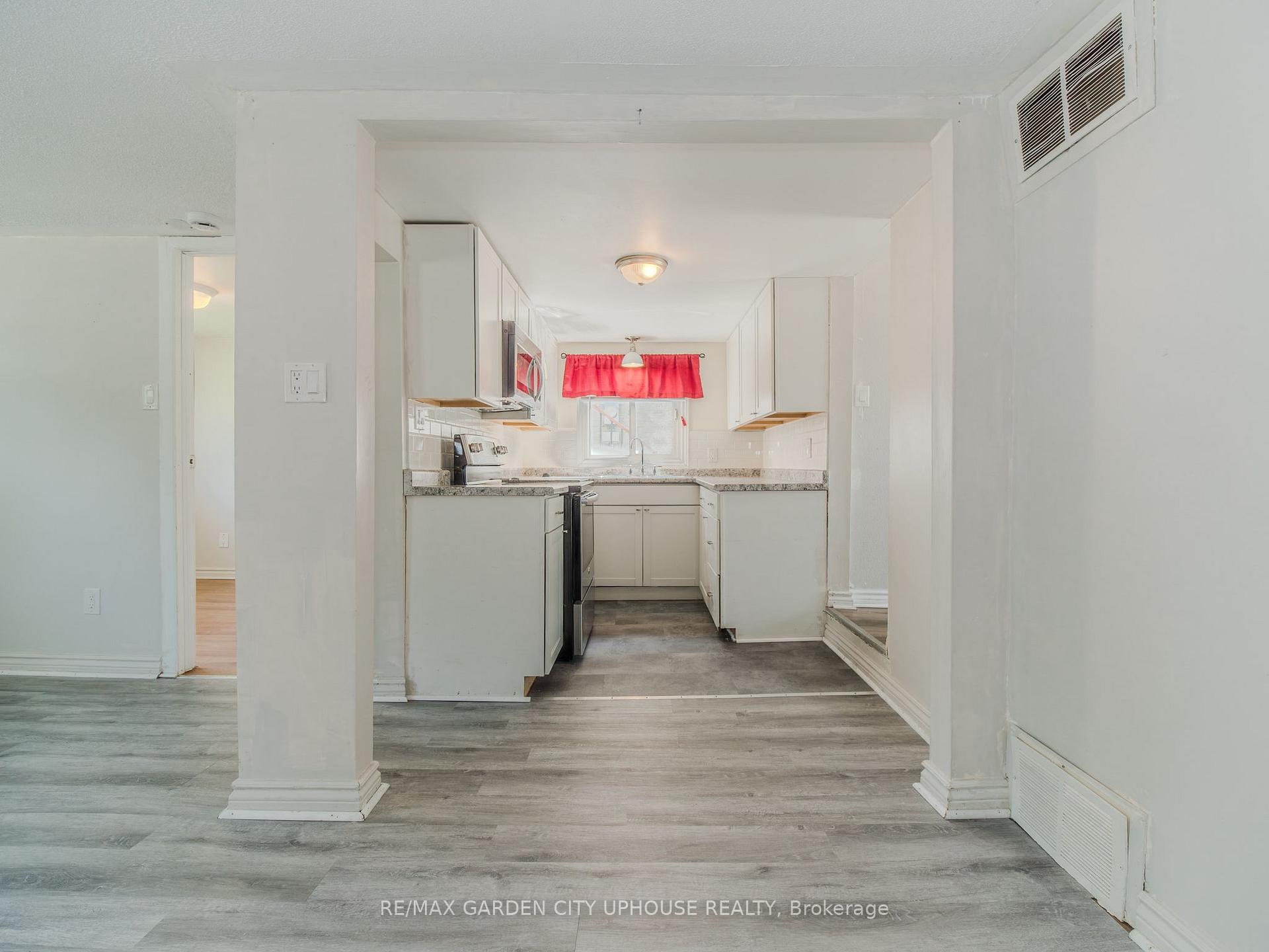 Photo 4 of 12 Beachaven Drive, St. Catharines, Port Weller — HOMEH