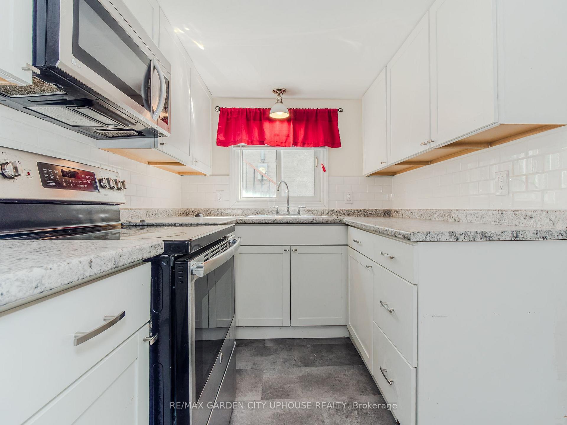 Photo 5 of 12 Beachaven Drive, St. Catharines, Port Weller — HOMEH