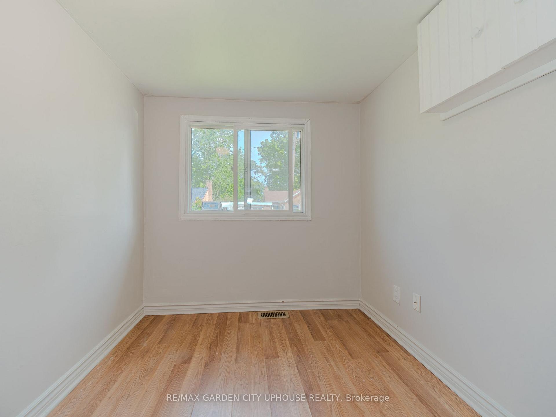Photo 8 of 12 Beachaven Drive, St. Catharines, Port Weller — HOMEH