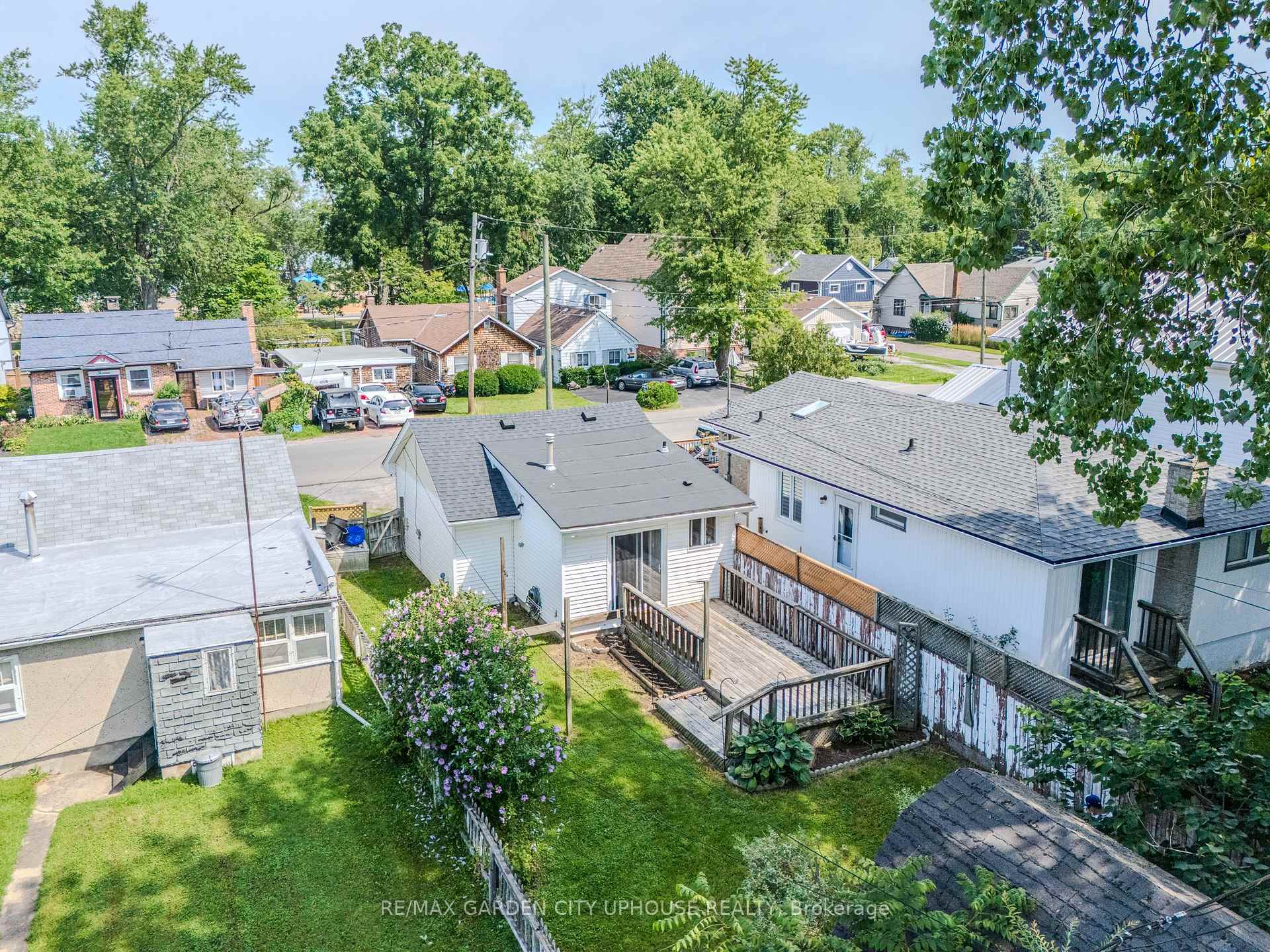 Photo 13 of 12 Beachaven Drive, St. Catharines, Port Weller — HOMEH